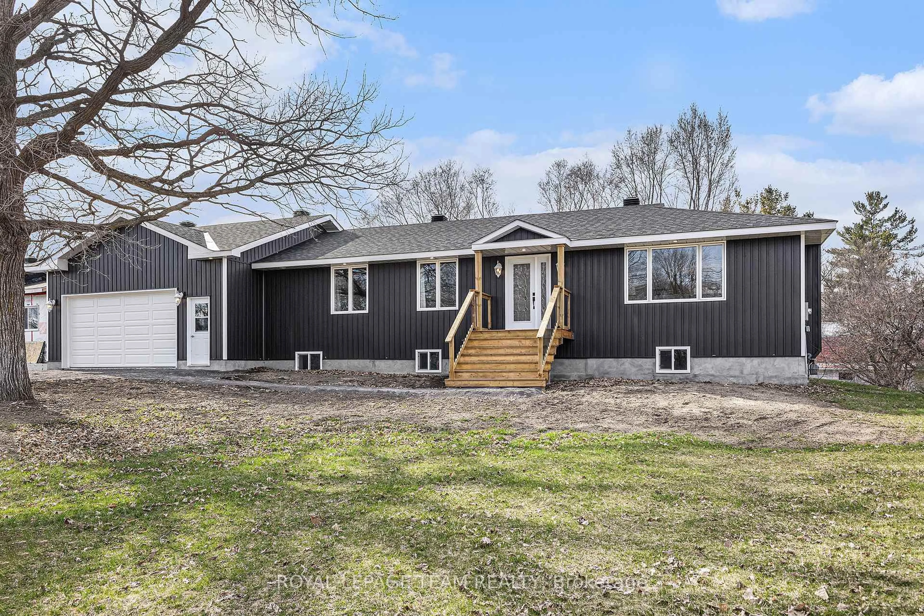 Home with vinyl exterior material, street for 164 Pinegrove Rd, Arnprior Ontario K7S 3G8