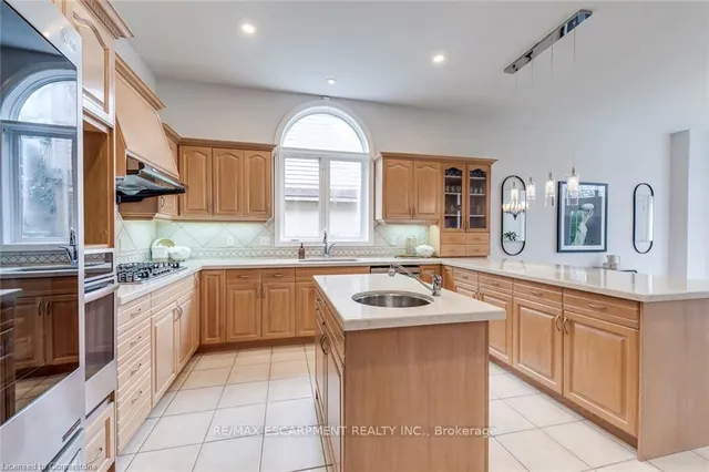 Additional property image - 39 Thoroughbred Blvd