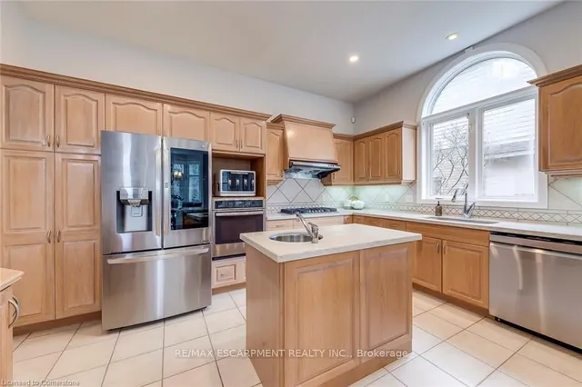 Additional property image - 39 Thoroughbred Blvd