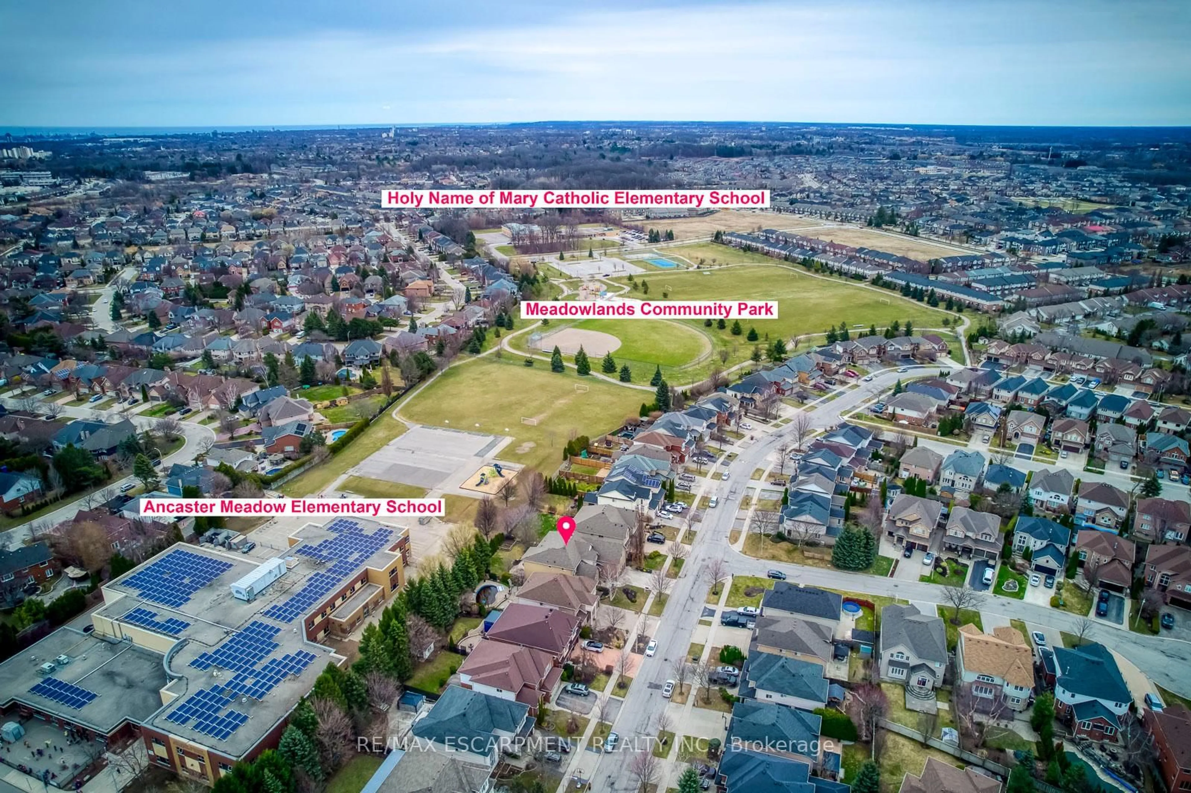 A pic from outside/outdoor area/front of a property/back of a property/a pic from drone, street for 39 Thoroughbred Blvd, Hamilton Ontario L9K 1M3