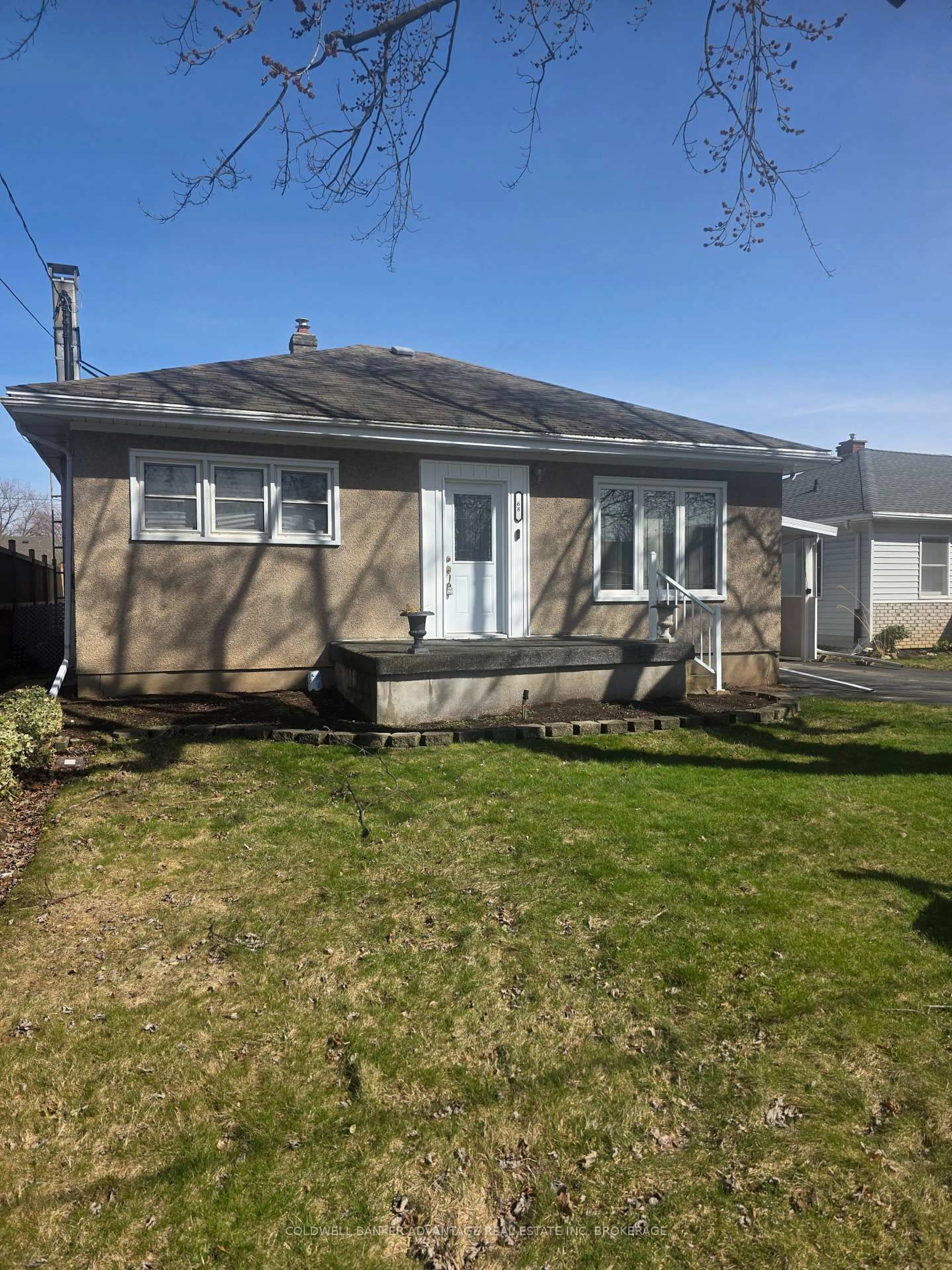 Home with vinyl exterior material, street for 68 Cameron Ave, Welland Ontario L3B 1K2