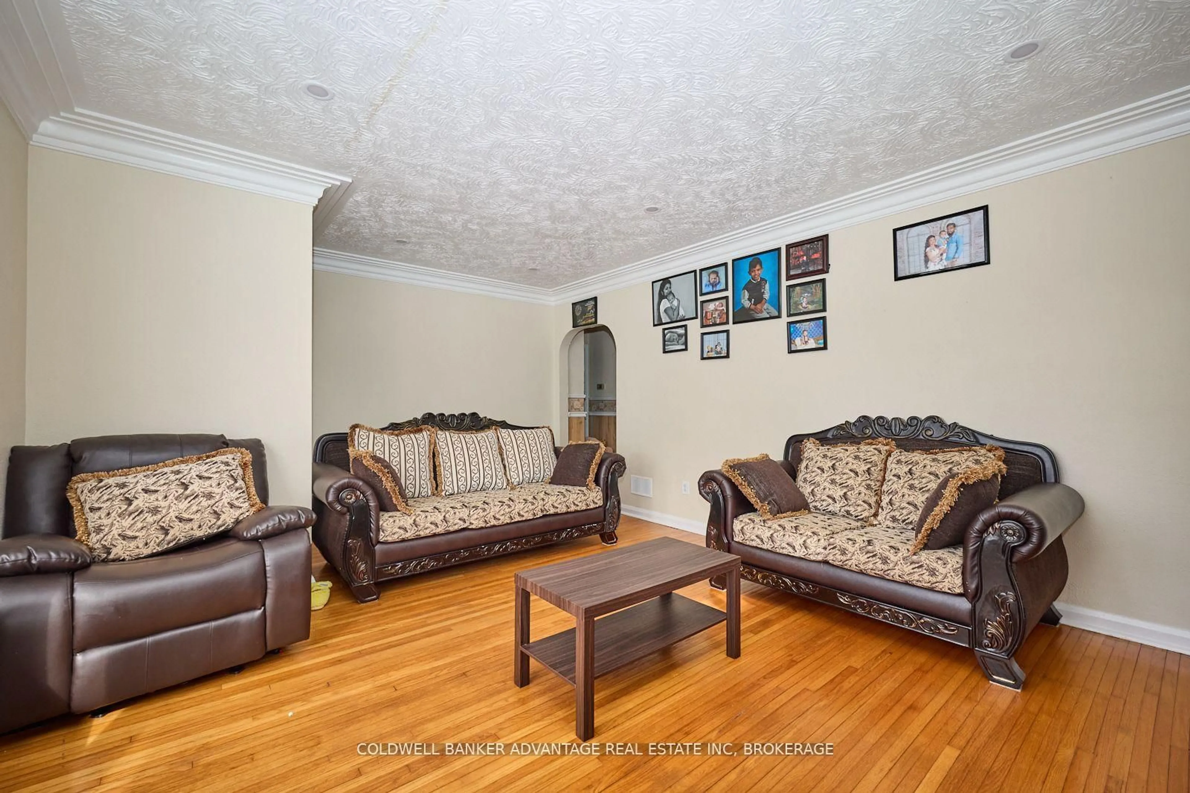 Living room with furniture, unknown for 68 Cameron Ave, Welland Ontario L3B 1K2
