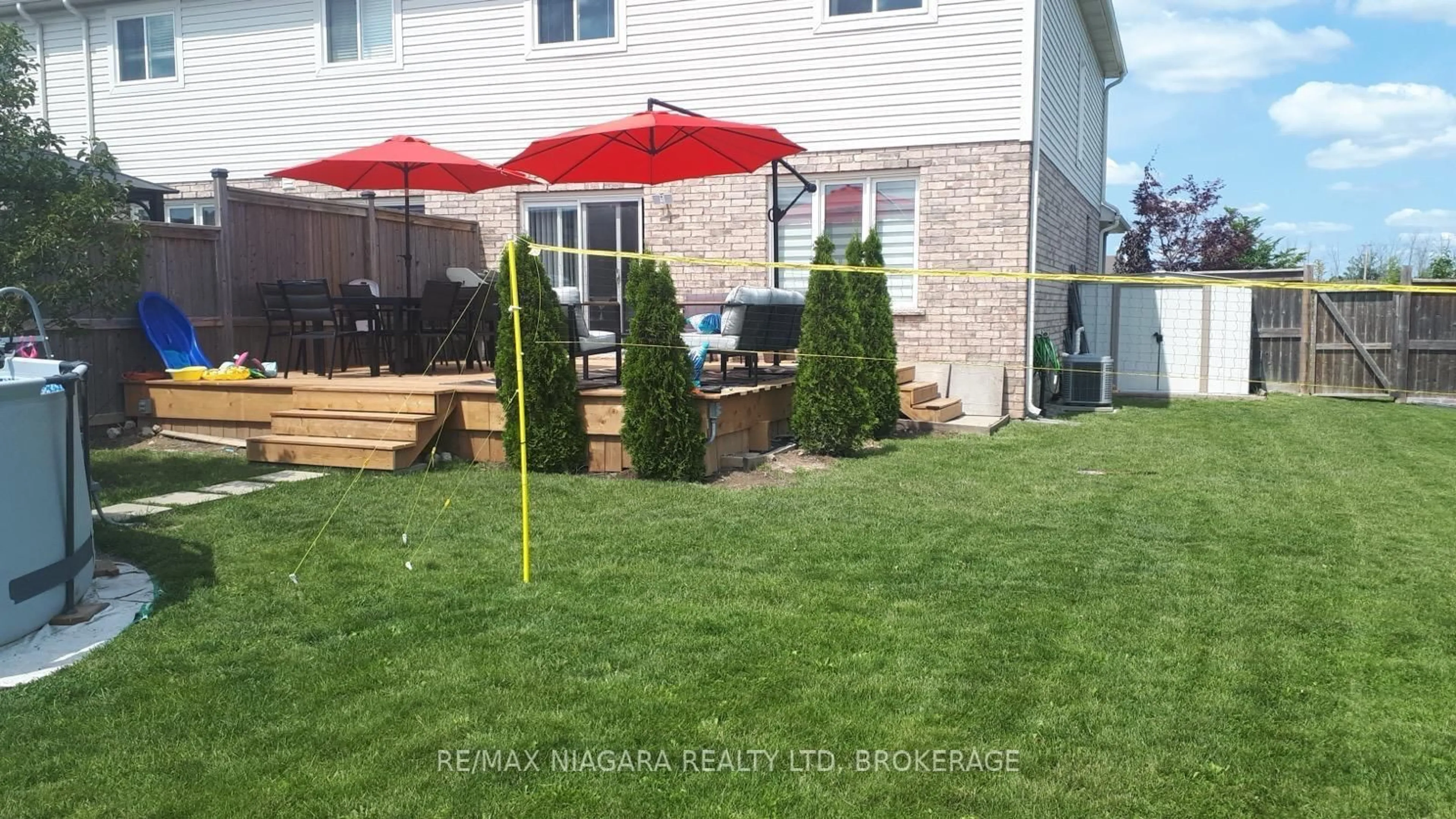 Patio, street for 187 Cardinal Cres, Welland Ontario L3C 0B7
