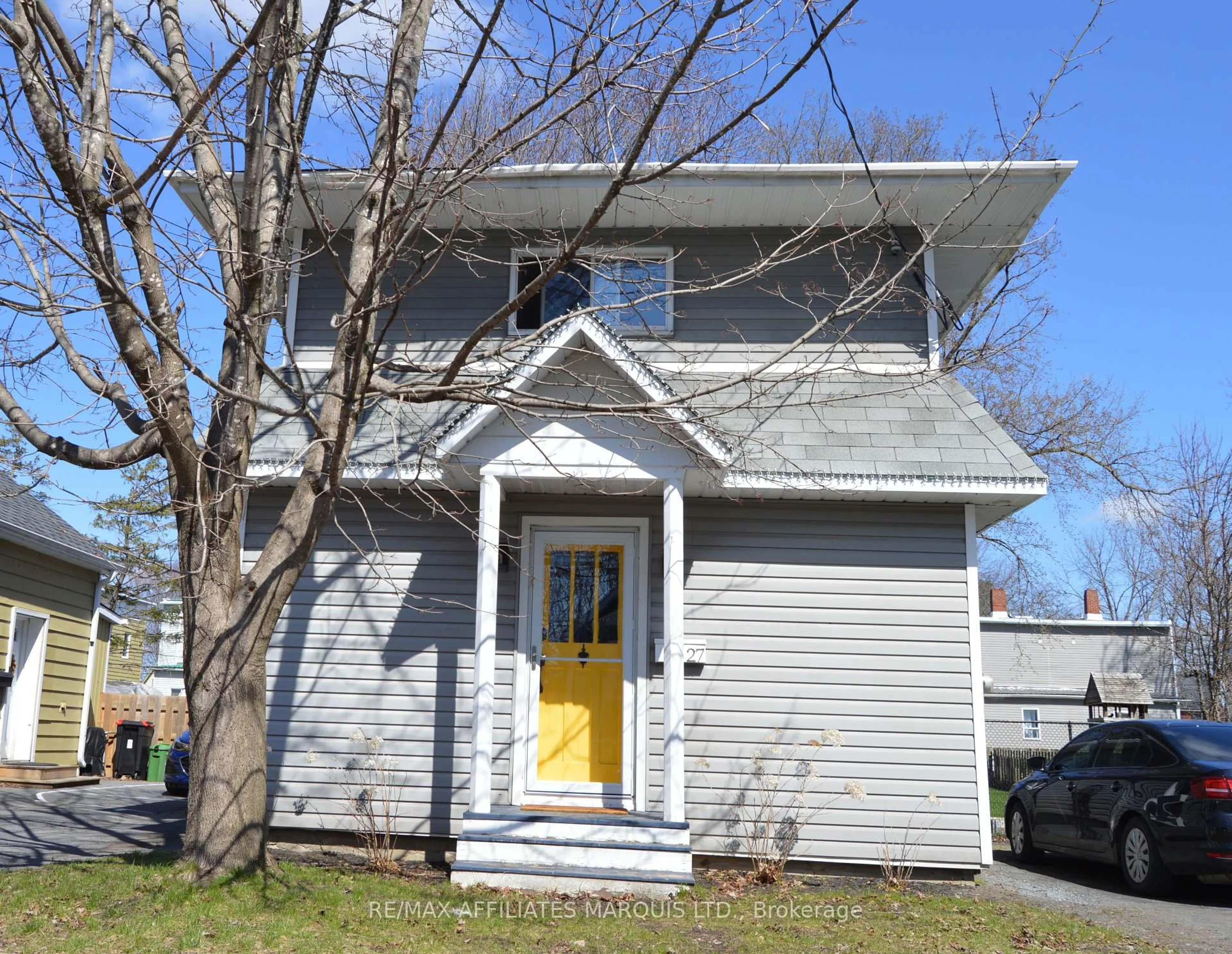 Home with vinyl exterior material, street for 27 Monroe Ave, Cornwall Ontario K6H 2N1