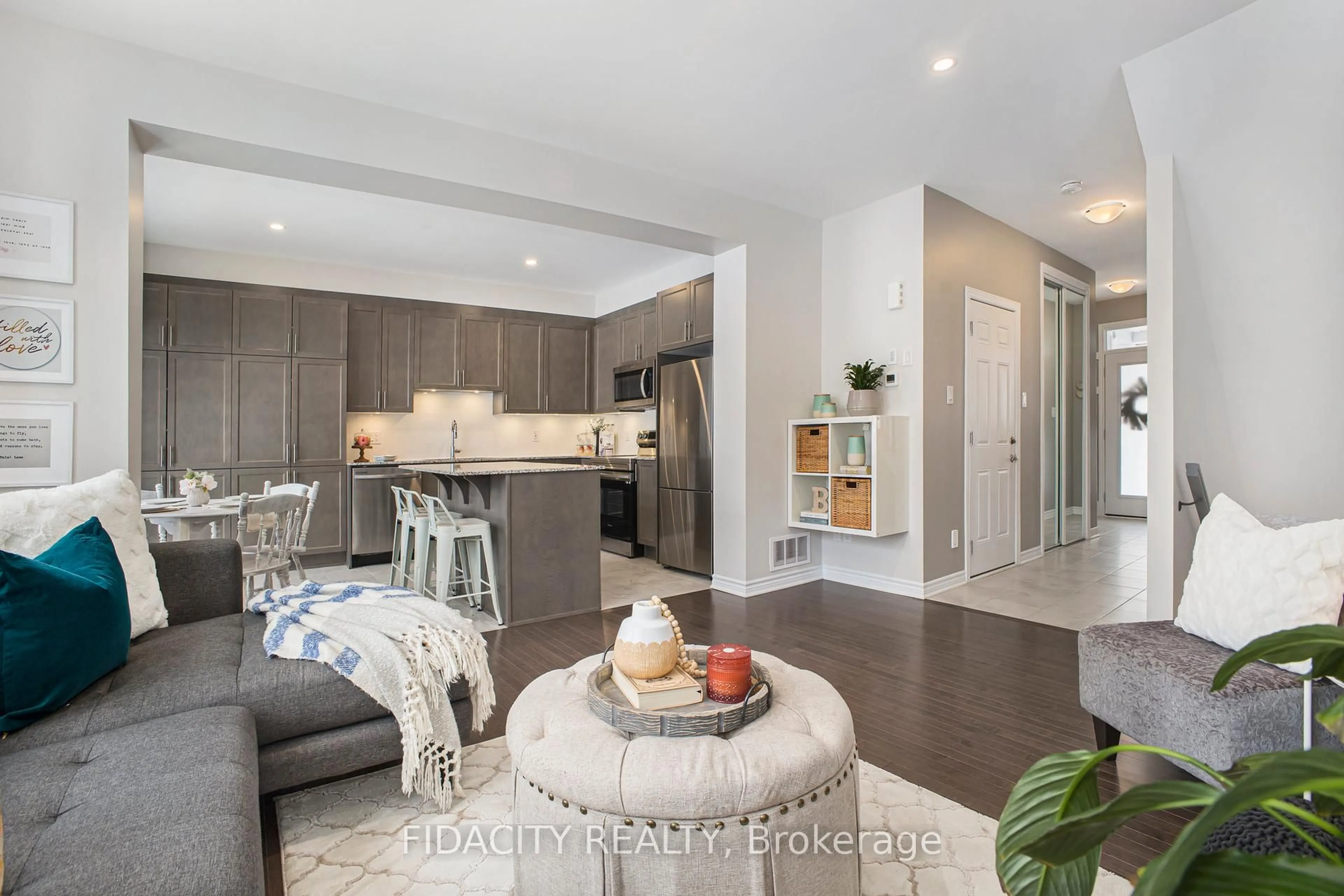Open concept kitchen, unknown for 33 Pacing Walk, Richmond Ontario K0A 2Z0