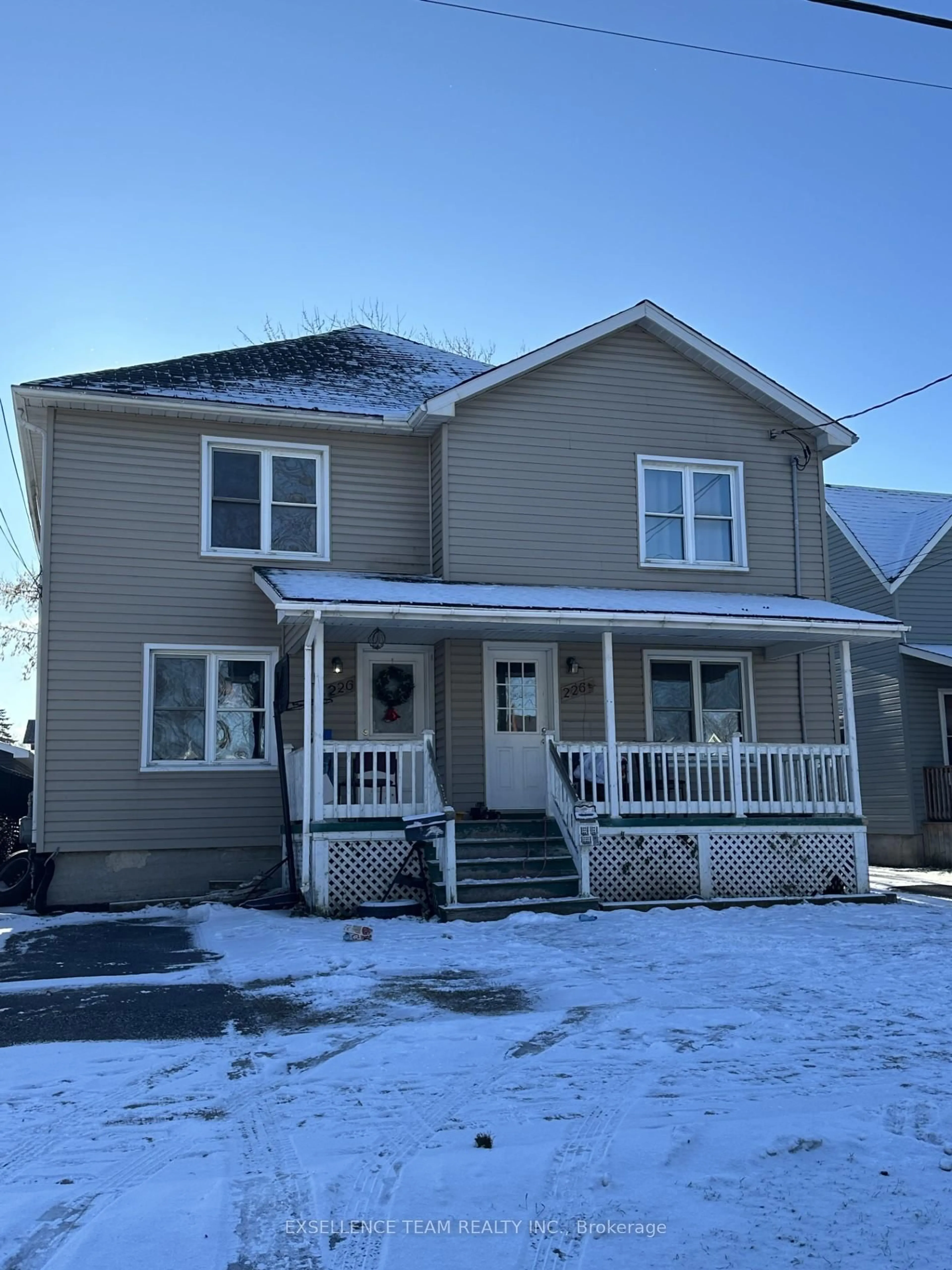 Home with vinyl exterior material, street for 226-226 1/2 Fourth St #226 1/2, Cornwall Ontario K6J 3R3