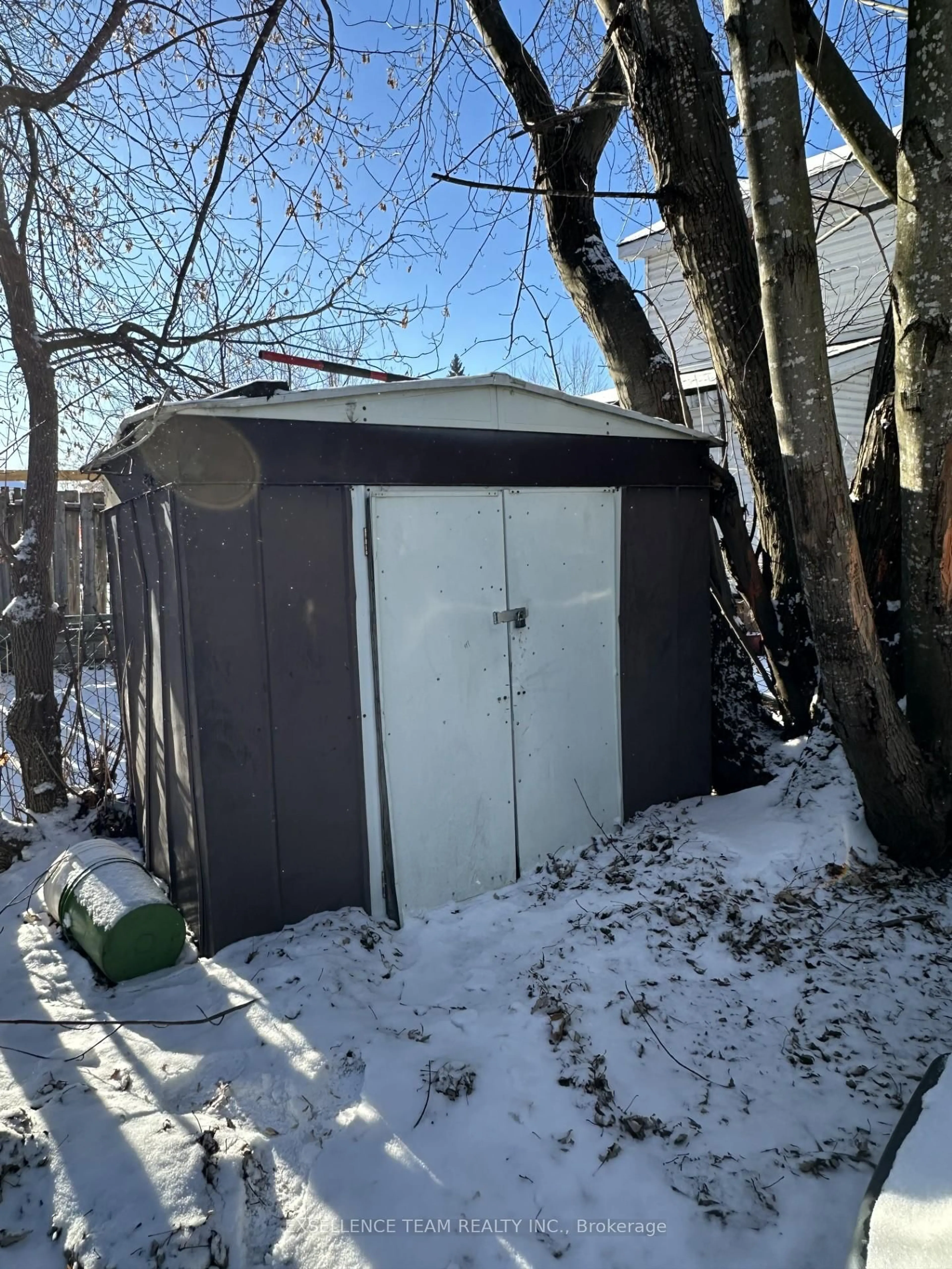Shed for 226-226 1/2 Fourth St #226 1/2, Cornwall Ontario K6J 3R3