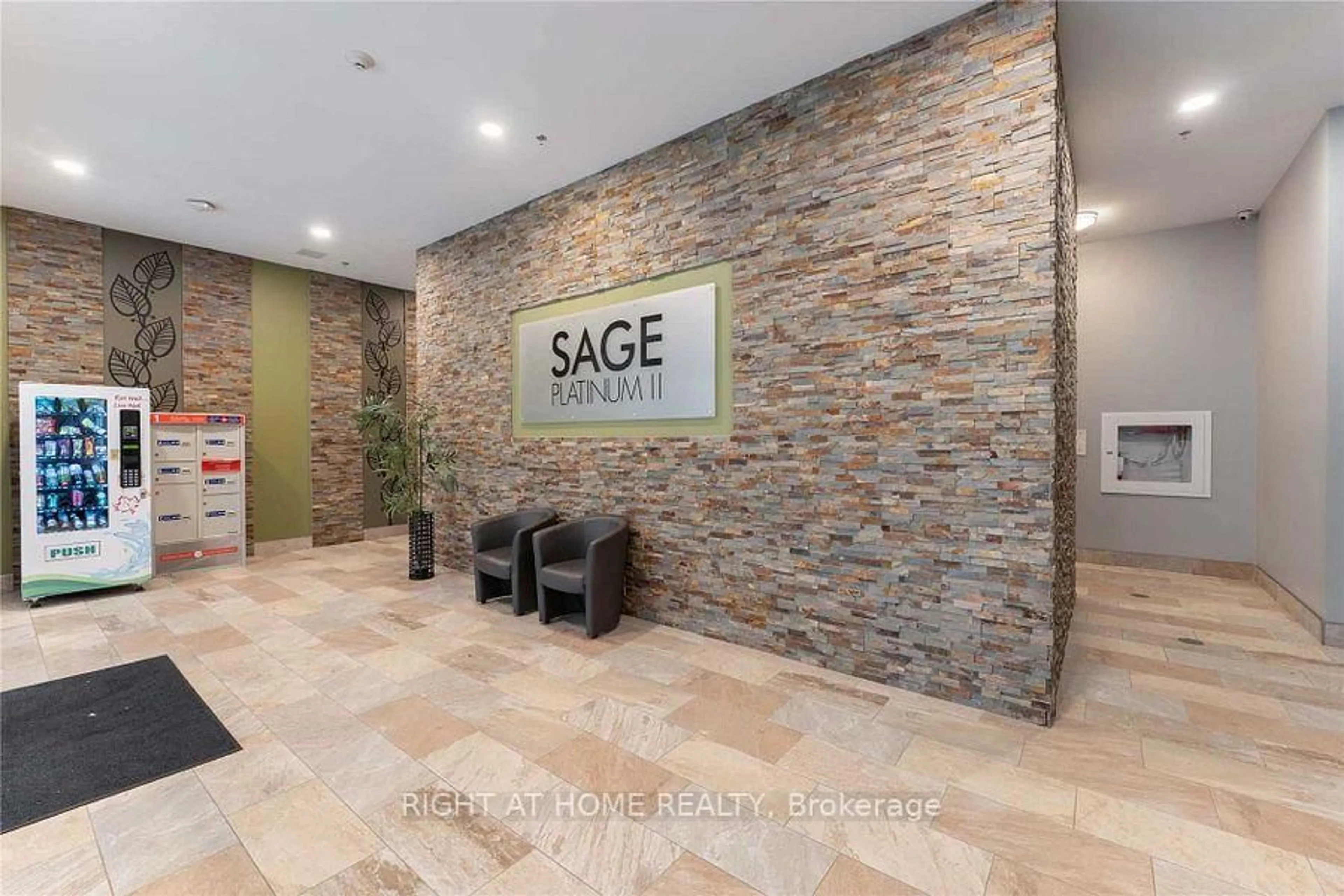 Indoor foyer for 308 Lester St ##618, Waterloo Ontario N2L 0H9