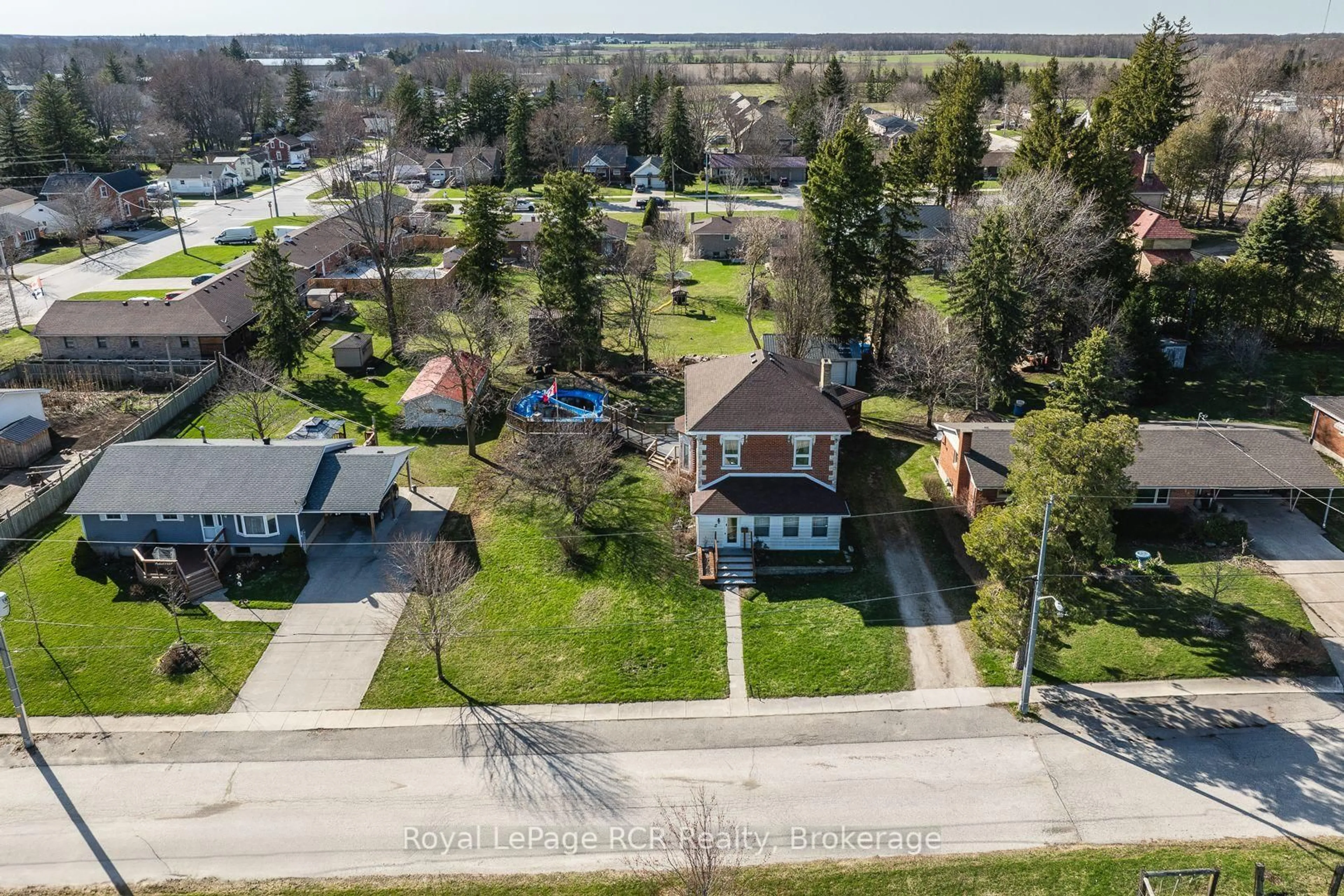 A pic from outside/outdoor area/front of a property/back of a property/a pic from drone, street for 99 Maitland St, Minto Ontario N0G 1Z0