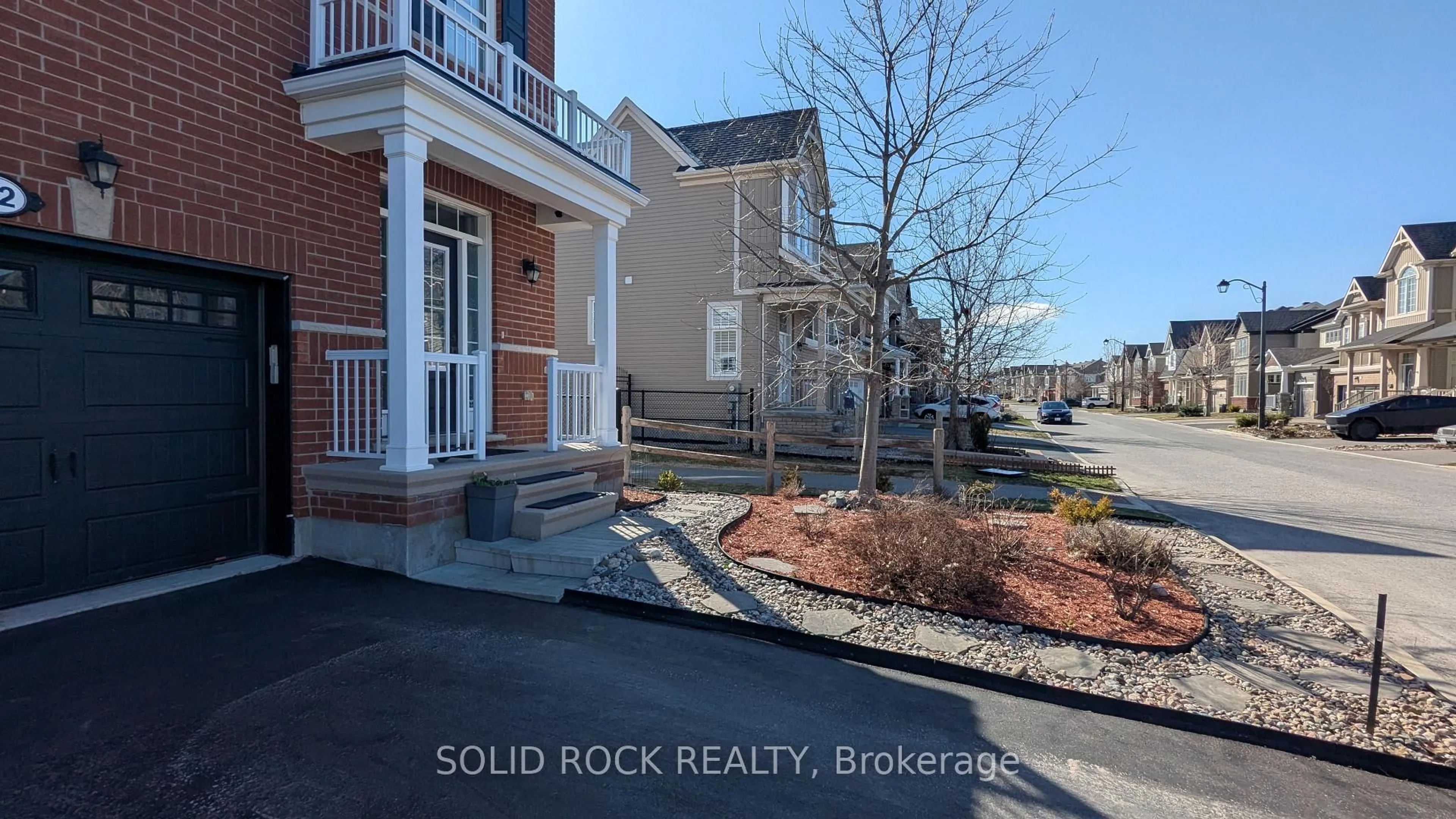 A pic from outside/outdoor area/front of a property/back of a property/a pic from drone, street for 32 Solaris Dr, Ottawa Ontario K2M 0L6