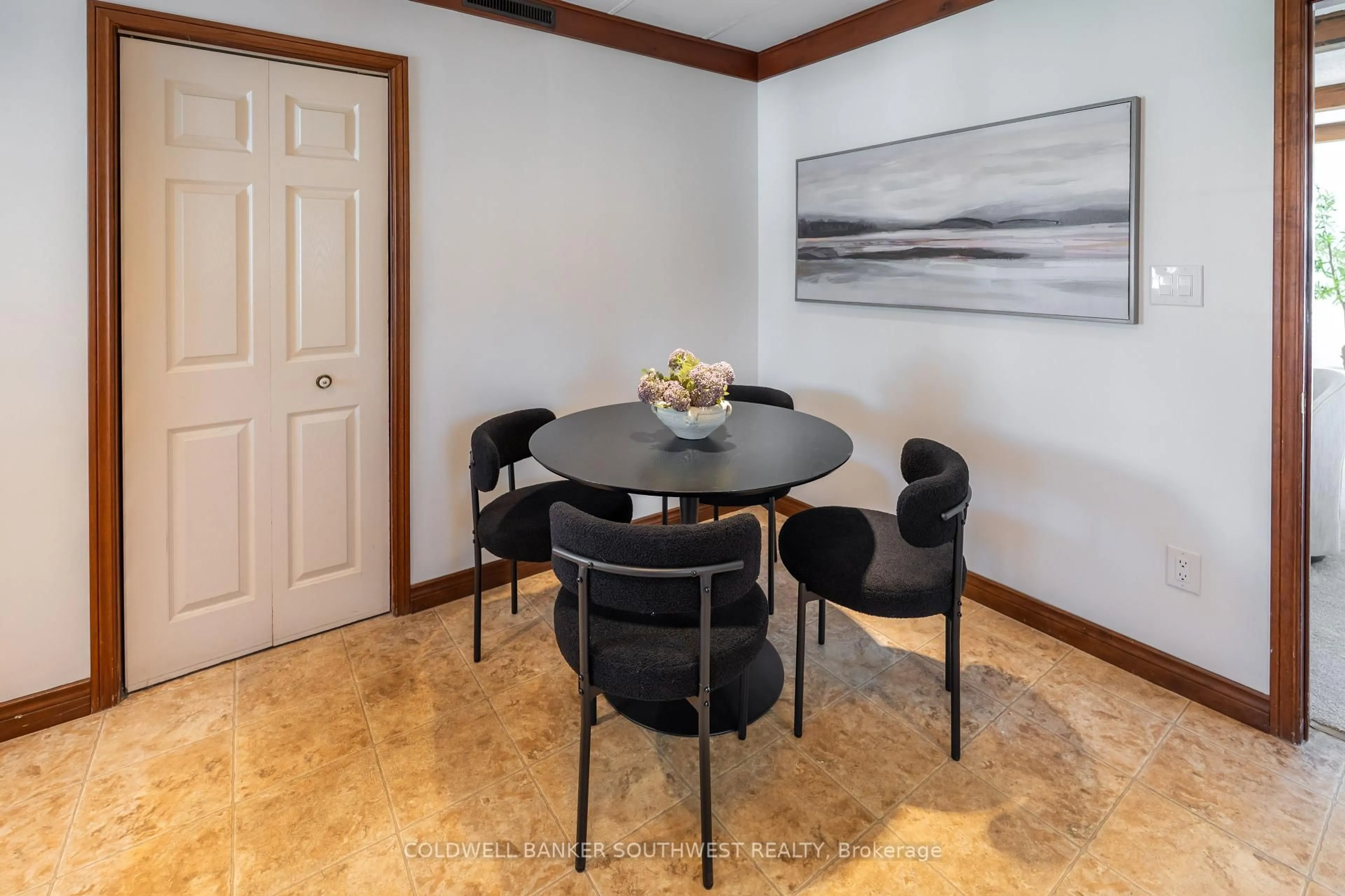 Dining room, unknown for 803 St. Clair Pkwy, St. Clair Ontario N0N 1G0