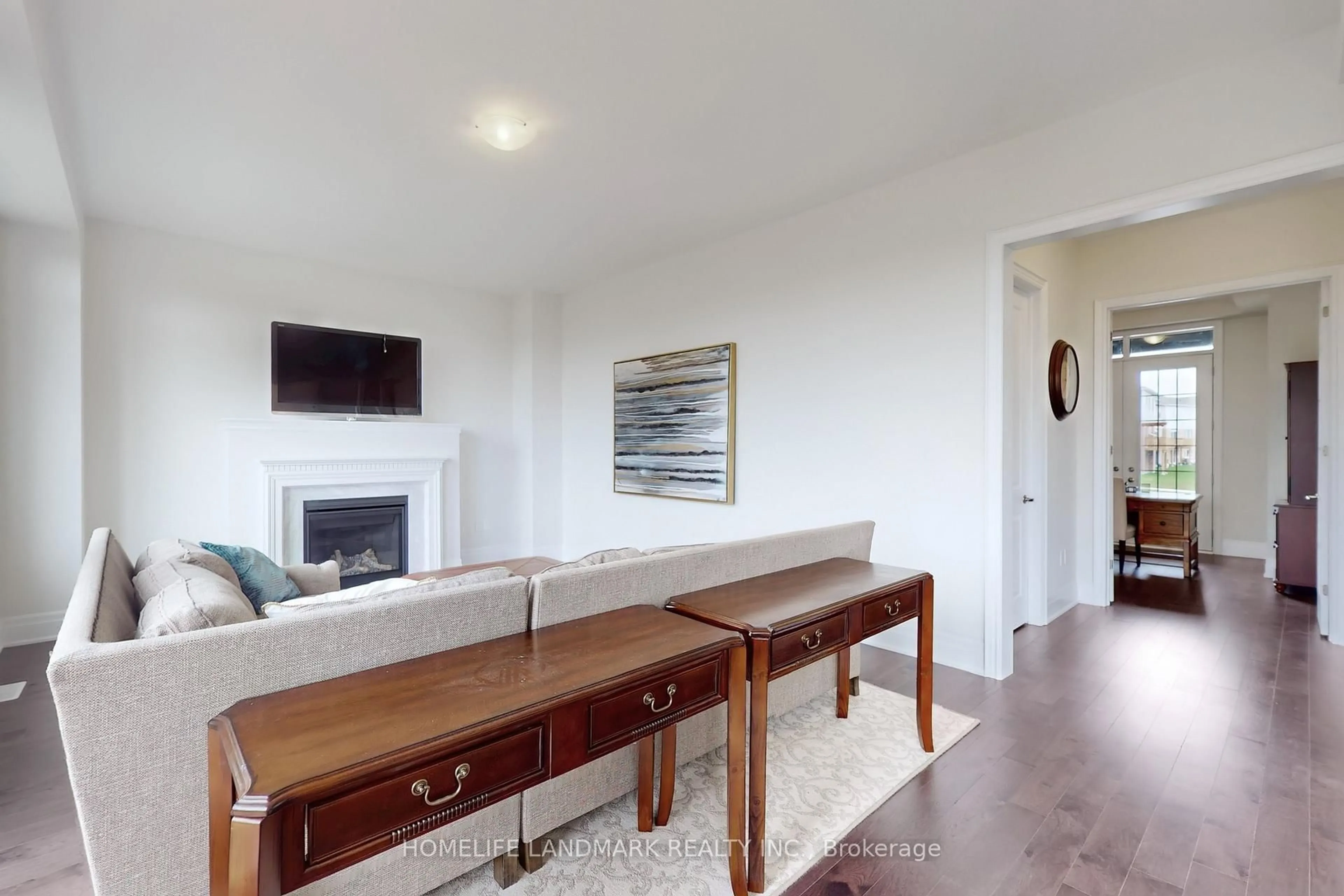 Living room with furniture, unknown for 30 Mears Rd, Brant Ontario N3L 0M6