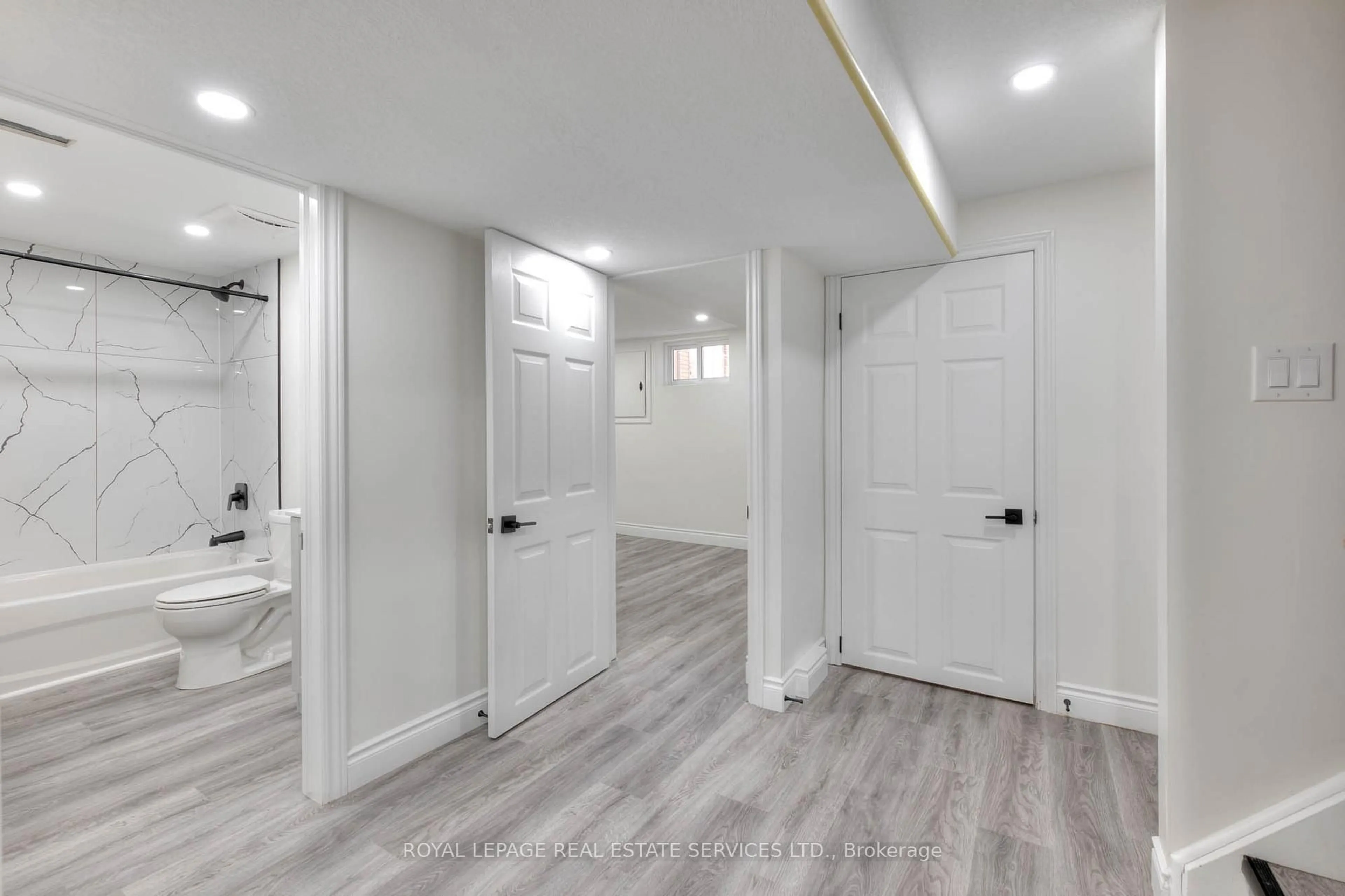 Indoor entryway for 484 Speedvale Ave, Guelph Ontario N1E 1P2