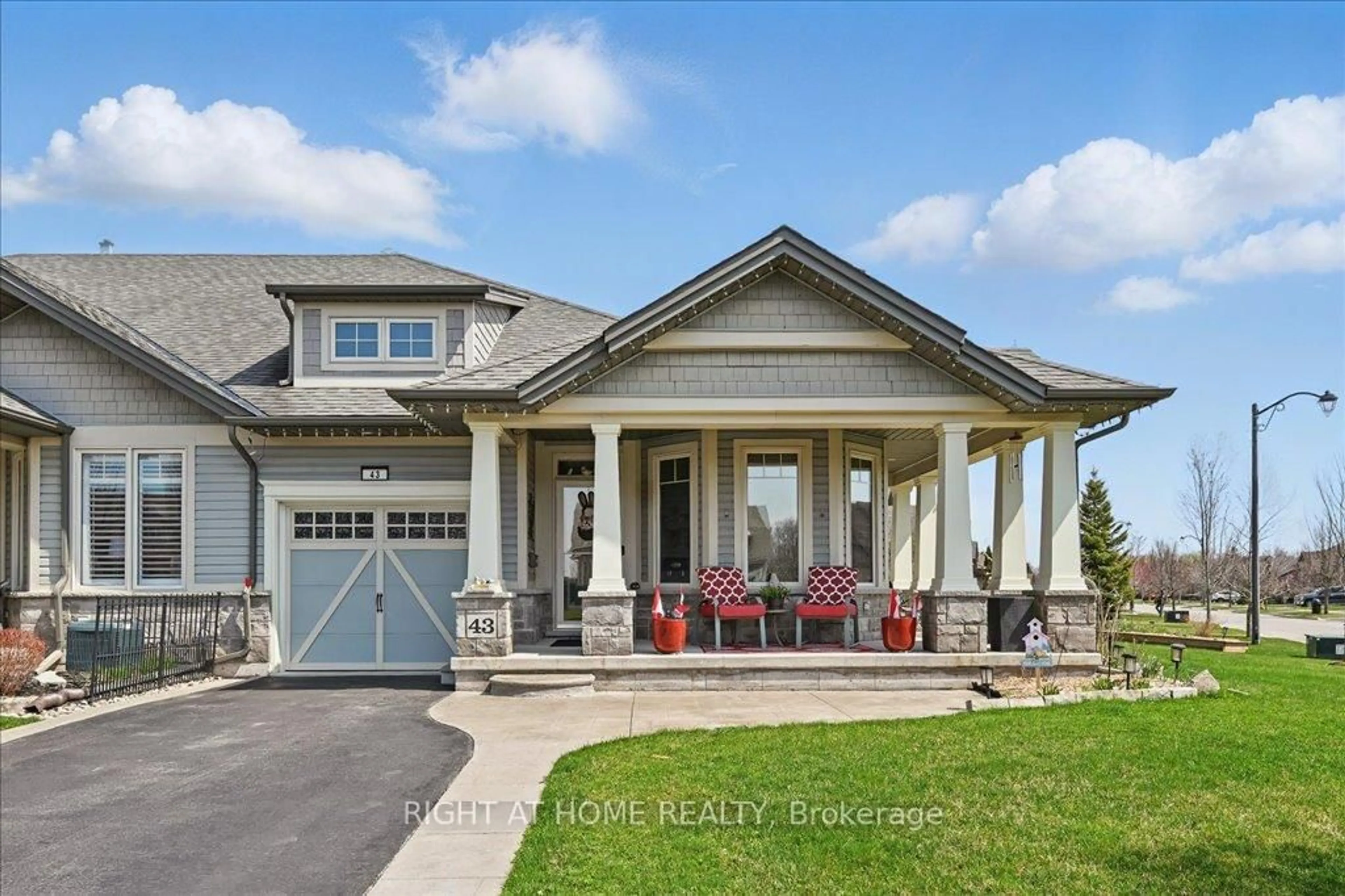 Home with vinyl exterior material, unknown for 43 Forestview Crt, West Lincoln Ontario L0R 2A0