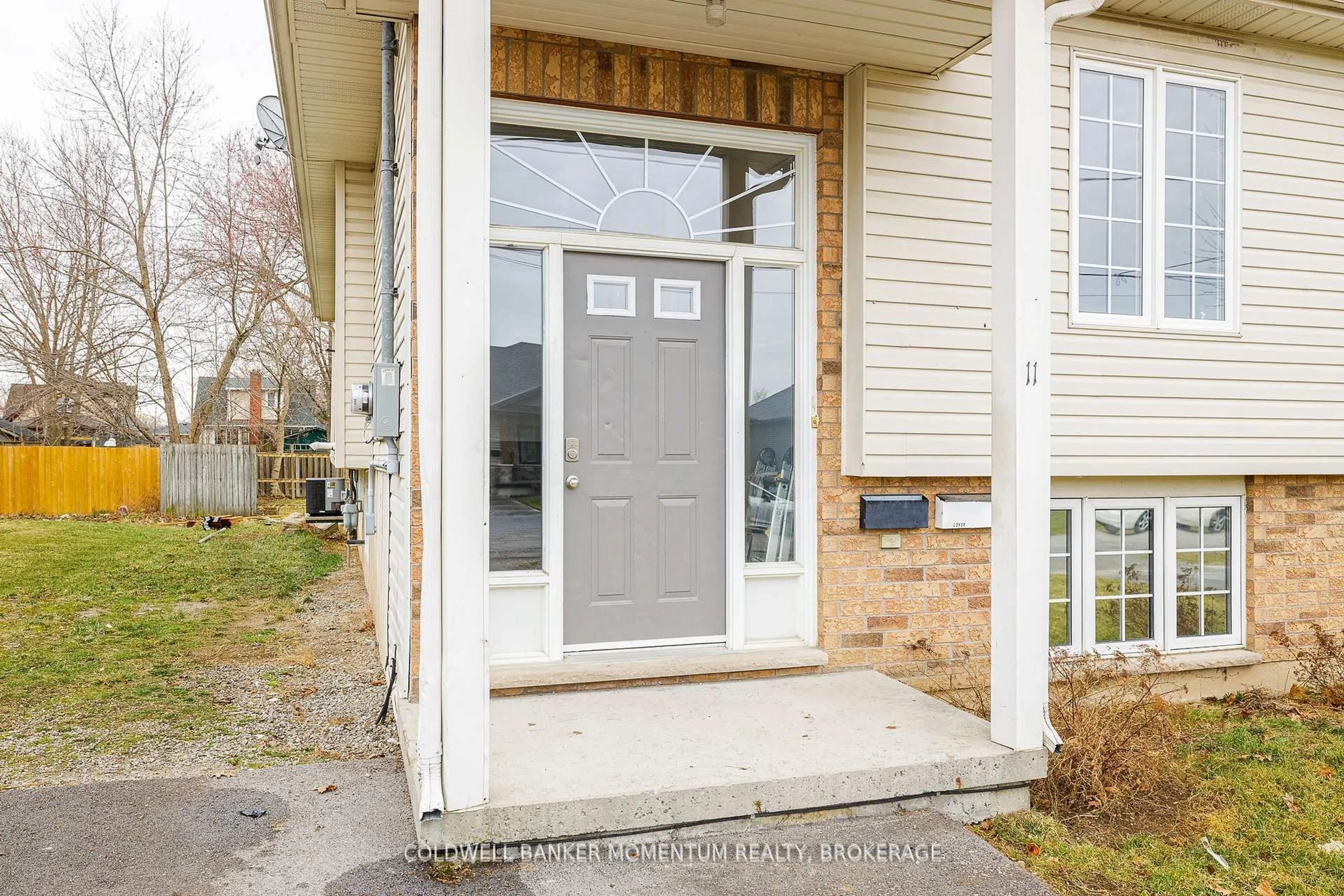 Indoor entryway for 11 Waite Lane, St. Catharines Ontario L2P 3Y7
