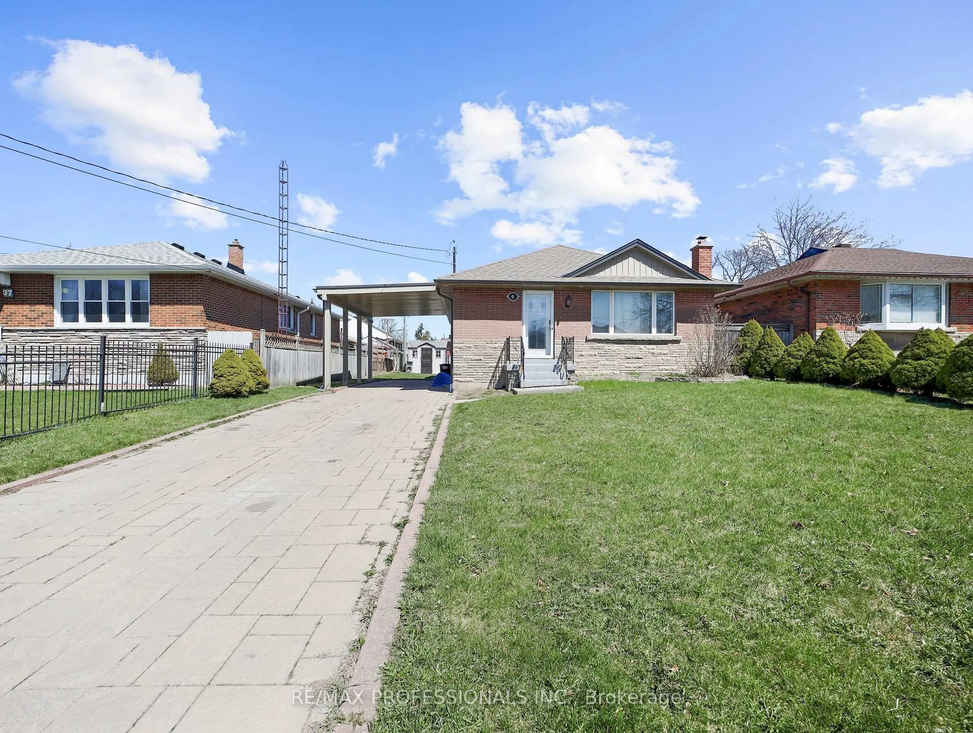 Home with brick exterior material, street for 41 Elliott Ave, Hamilton Ontario L8T 2H7