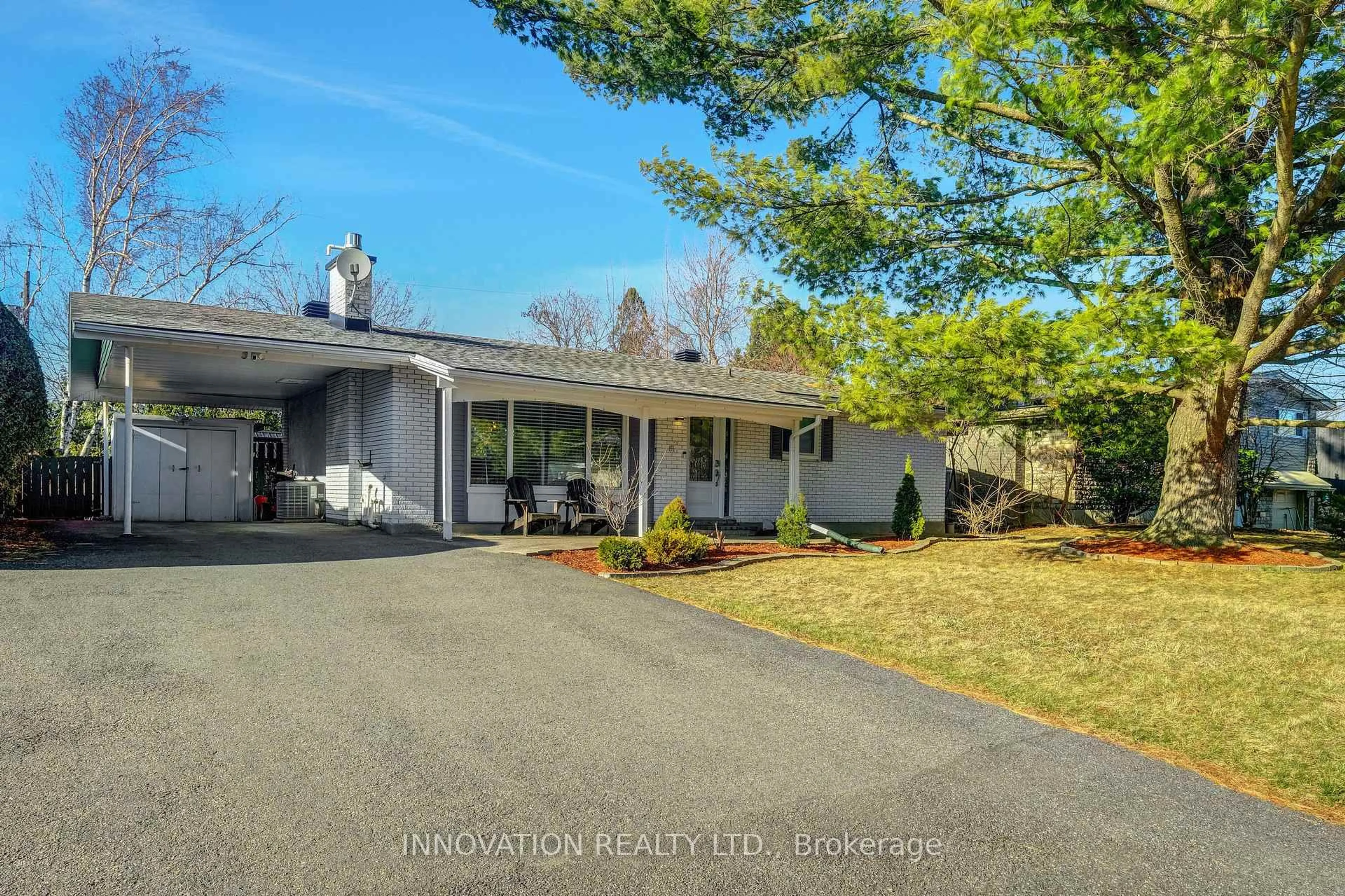 A pic from outside/outdoor area/front of a property/back of a property/a pic from drone, street for 51 Cleadon Dr, Ottawa Ontario K2H 5P4