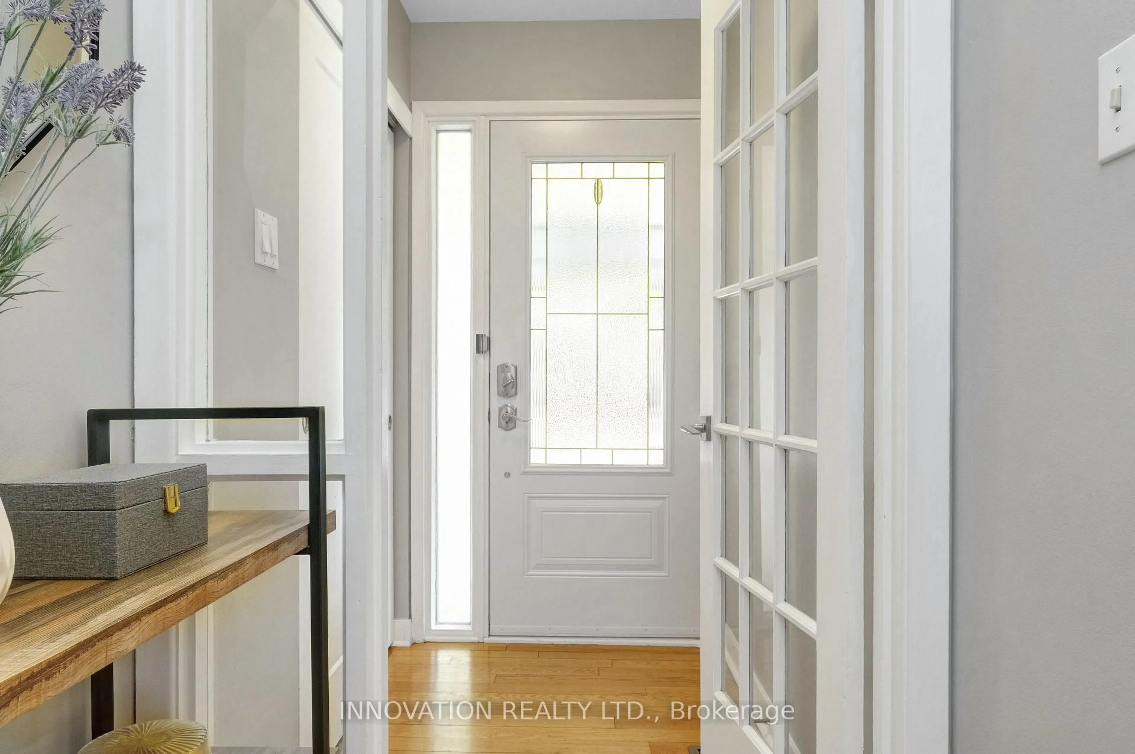 Indoor entryway for 51 Cleadon Dr, Ottawa Ontario K2H 5P4