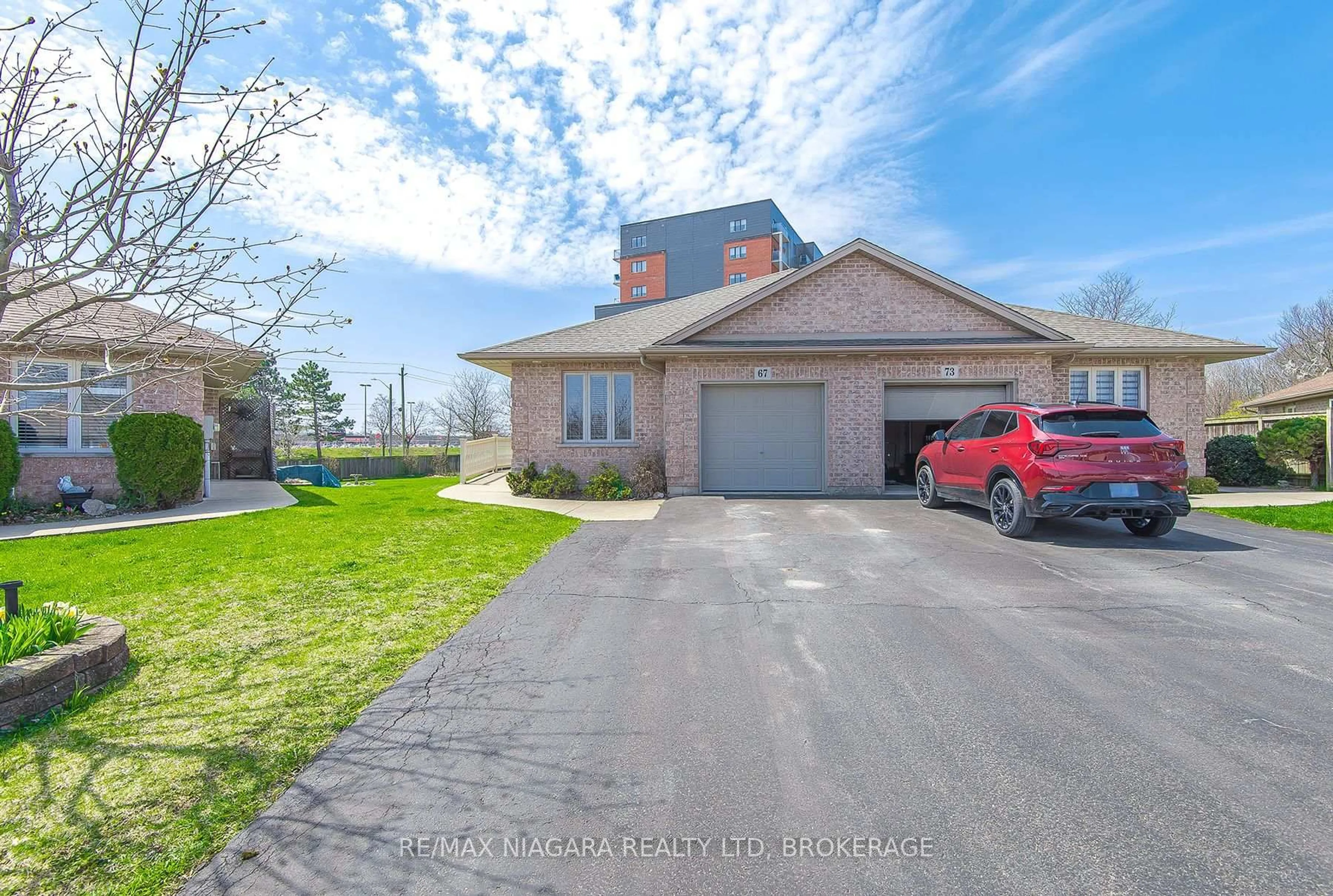 A pic from outside/outdoor area/front of a property/back of a property/a pic from drone, street for 67 Bridgewater Crt, Welland Ontario L3C 7M6