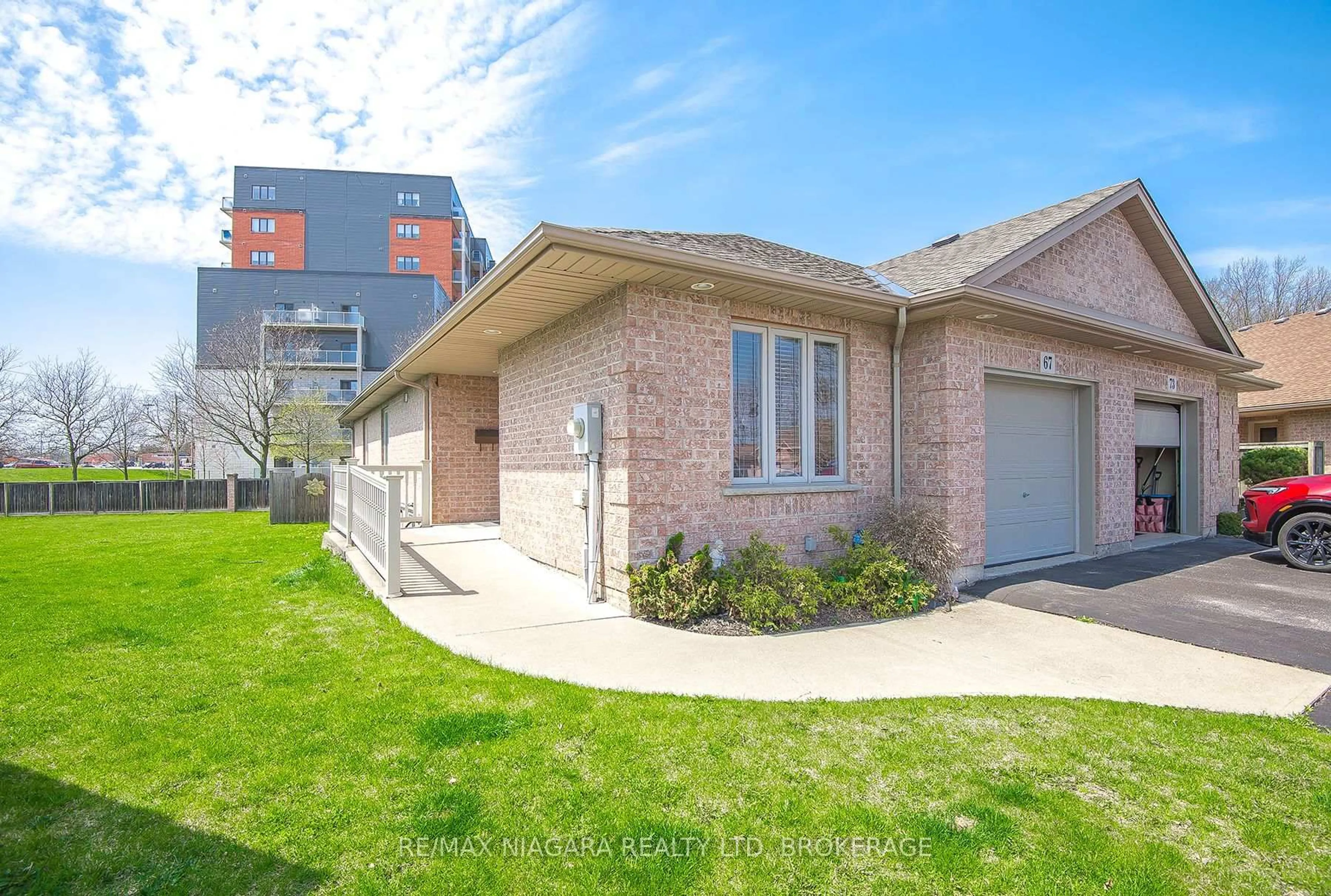 Home with brick exterior material, street for 67 Bridgewater Crt, Welland Ontario L3C 7M6