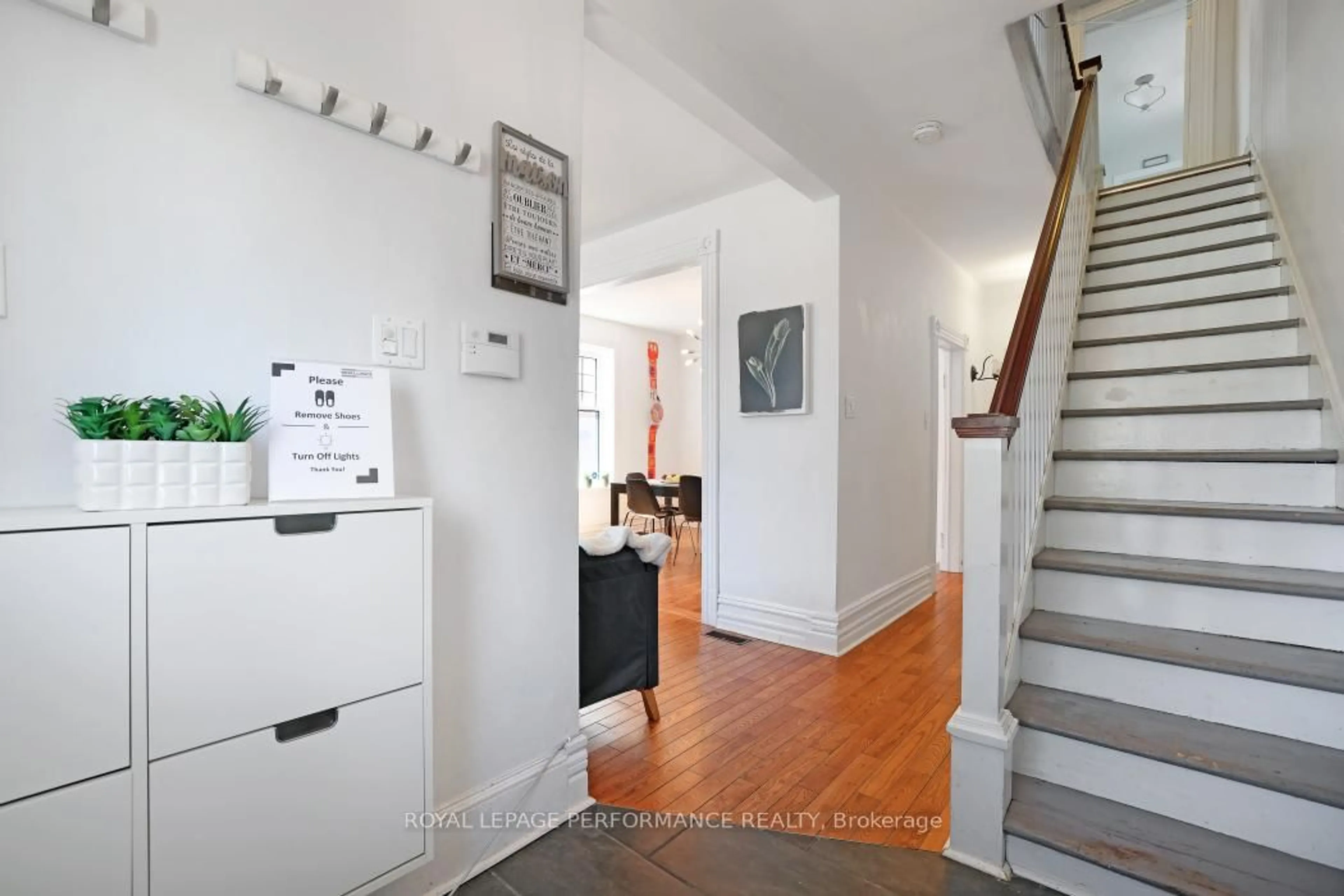 Indoor entryway for 12 Adelaide St, Ottawa Ontario K1S 3S1