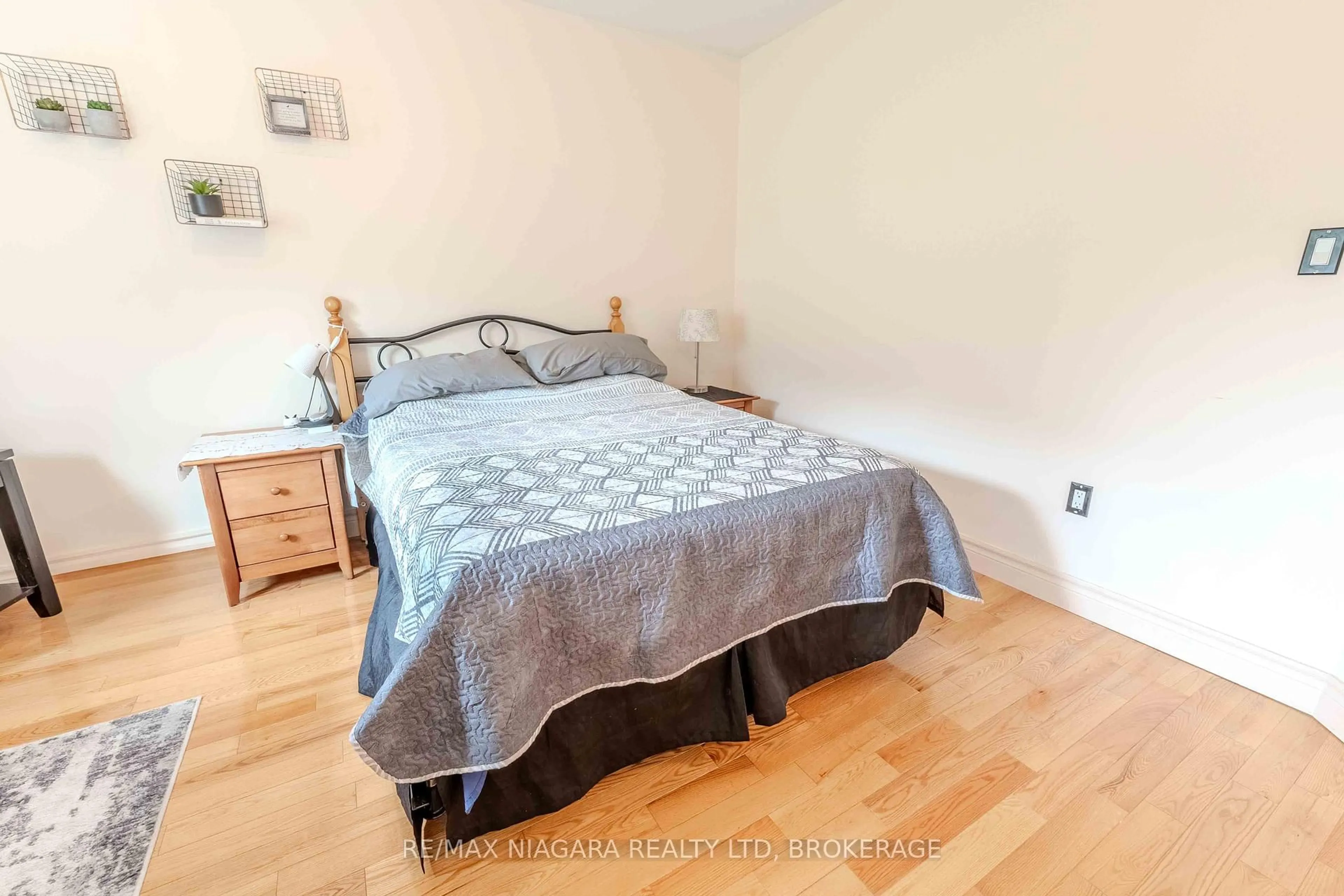A pic of a room for 6287 Emma St, Niagara Falls Ontario L2J 4H2