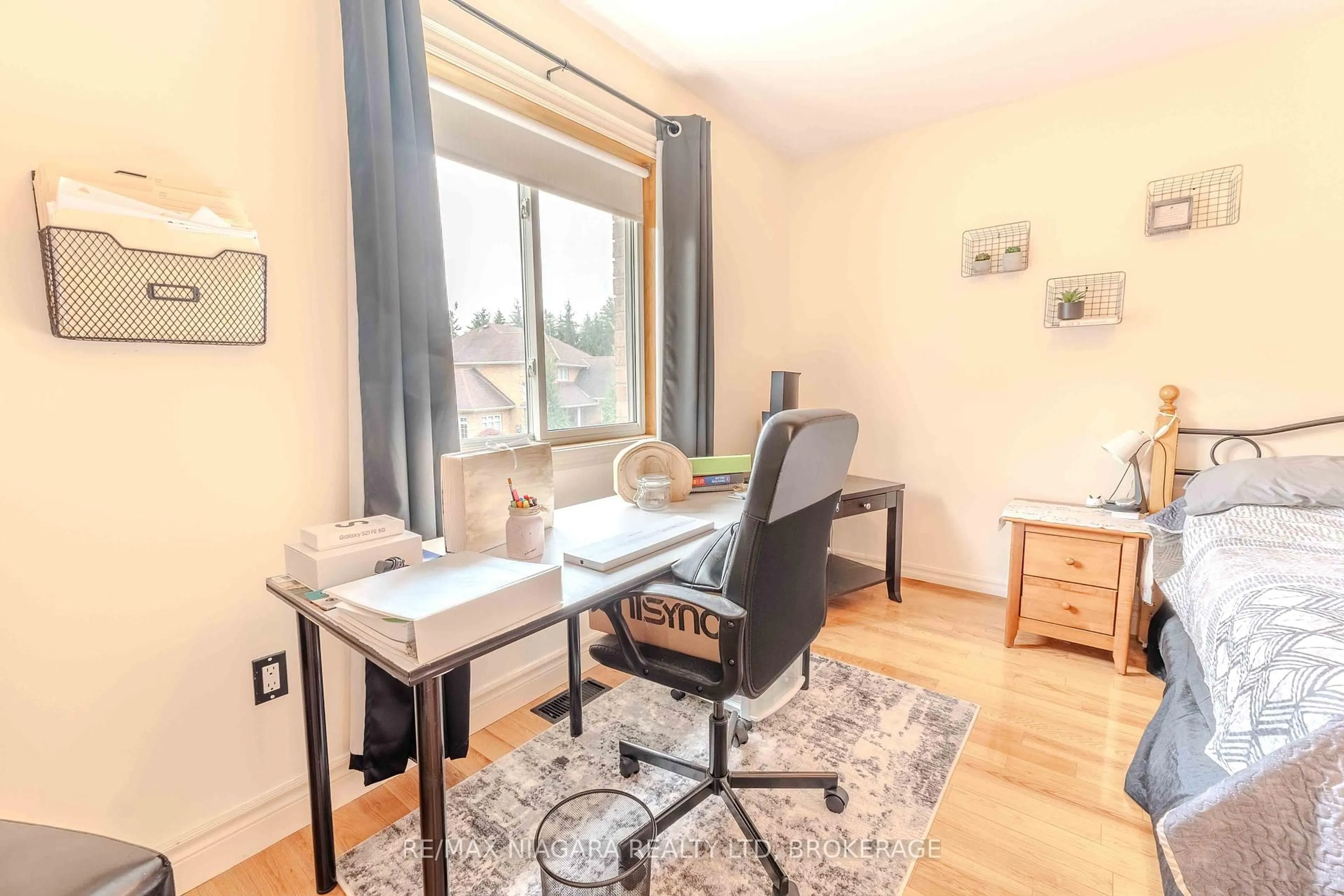 A pic of a room for 6287 Emma St, Niagara Falls Ontario L2J 4H2