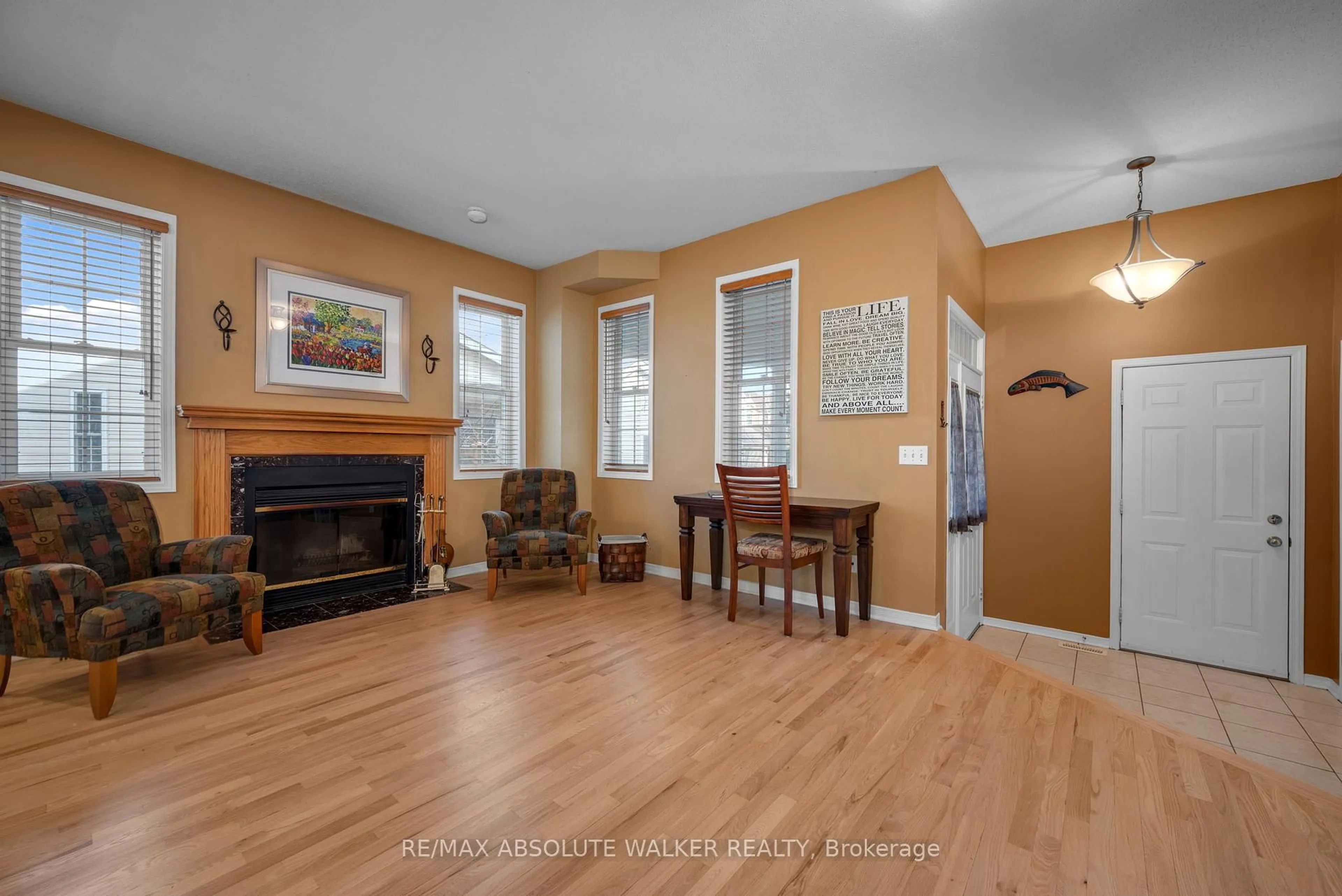 Living room with furniture, unknown for 1535 Rumford Dr, Ottawa Ontario K4A 4B8