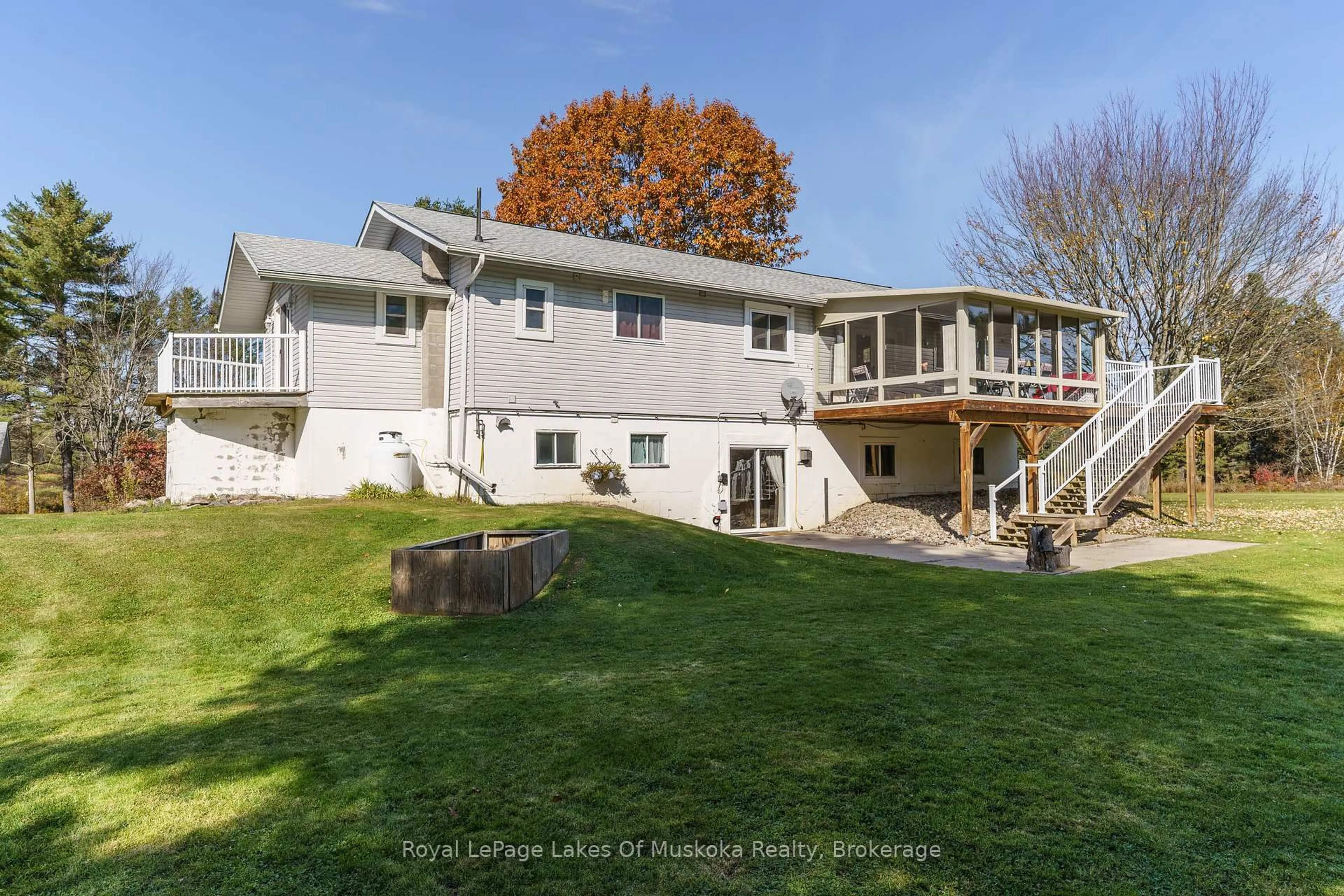 A pic from outside/outdoor area/front of a property/back of a property/a pic from drone, water/lake/river/ocean view for 1394 REAY Rd, Gravenhurst Ontario P1P 1R3