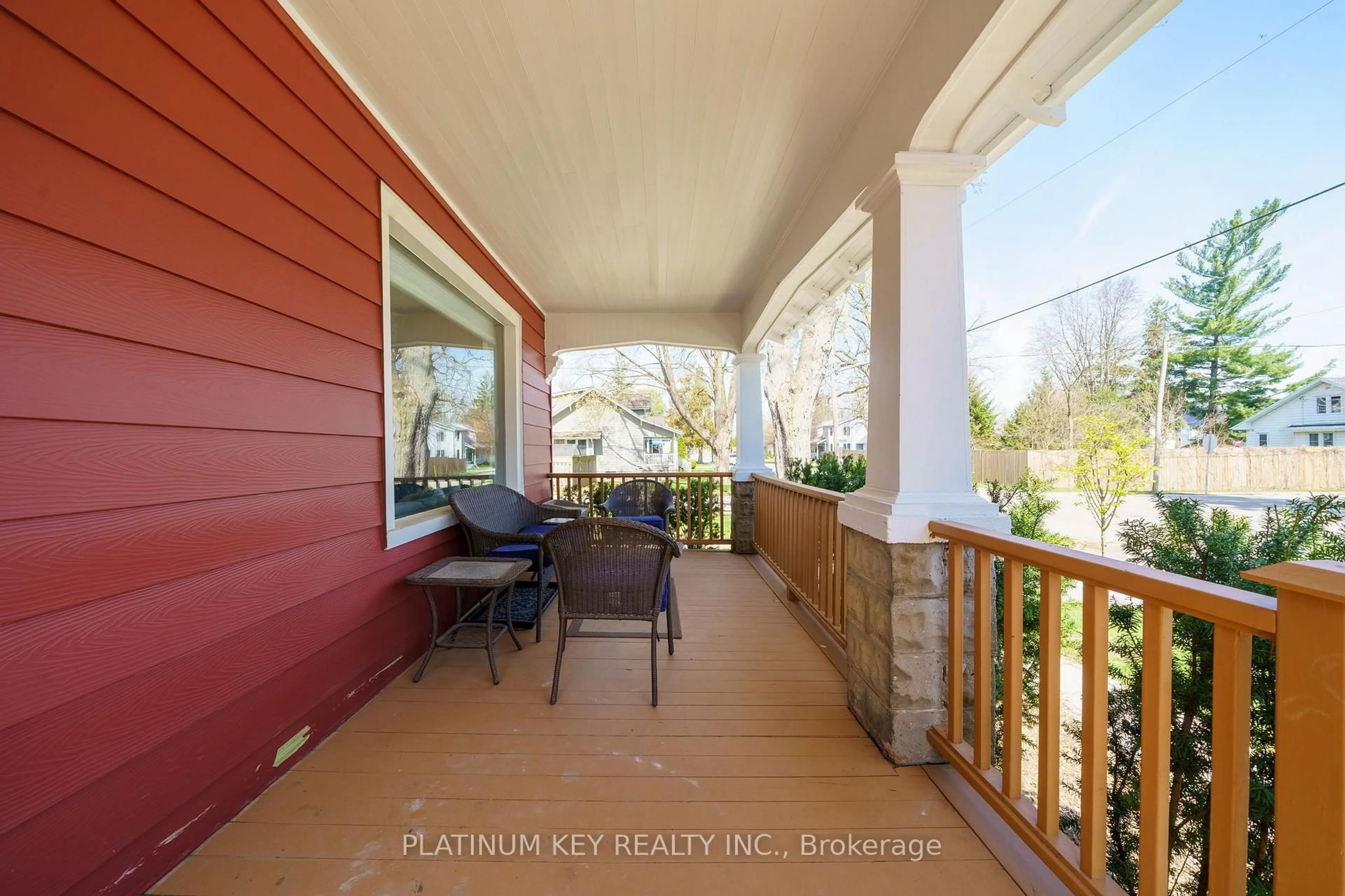 Patio, street for 2511 Queen St, Strathroy-Caradoc Ontario N0L 1W0