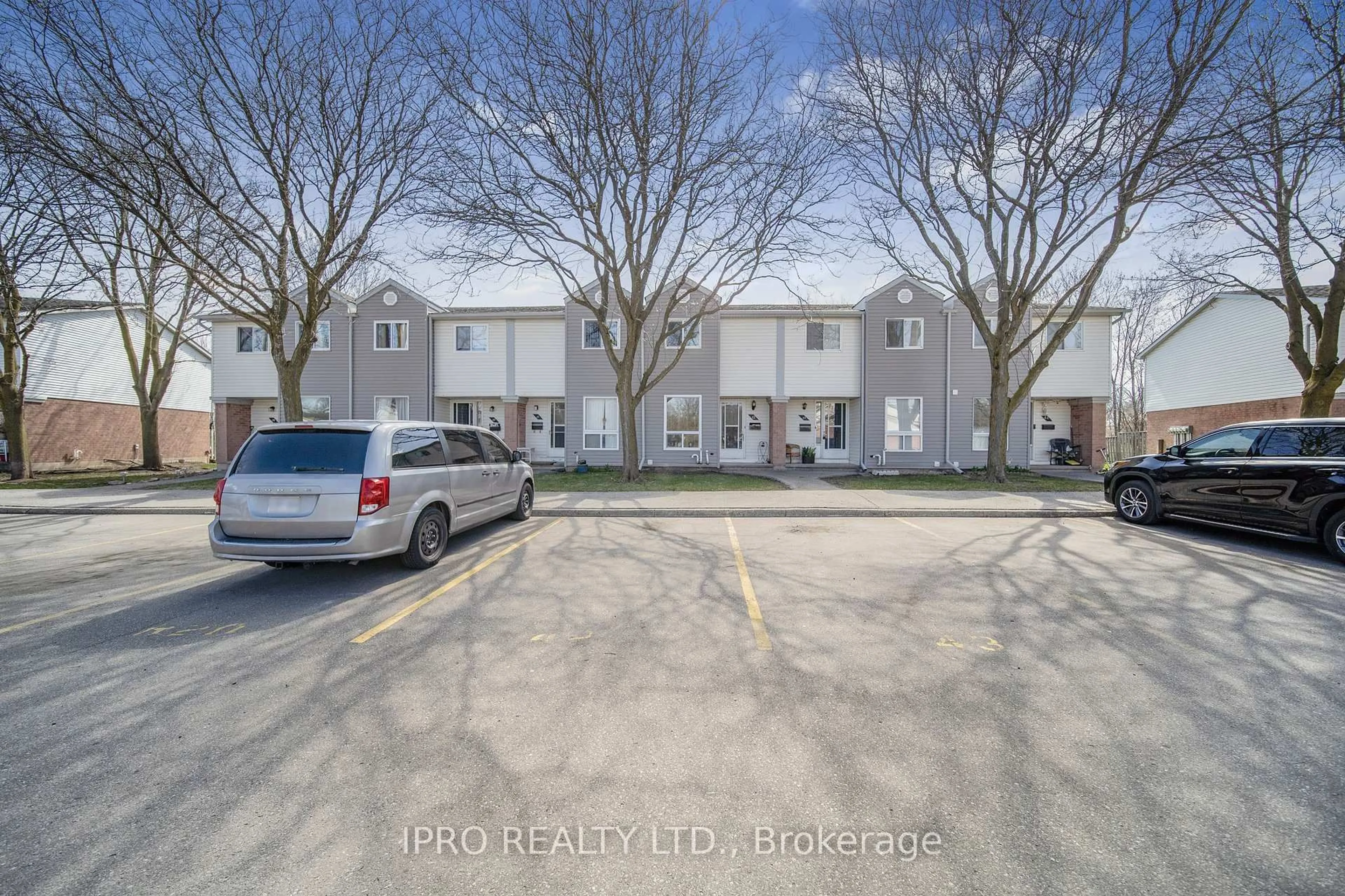 A pic from outside/outdoor area/front of a property/back of a property/a pic from drone, street for 40 Imperial Rd #43, Guelph Ontario N1H 8B4