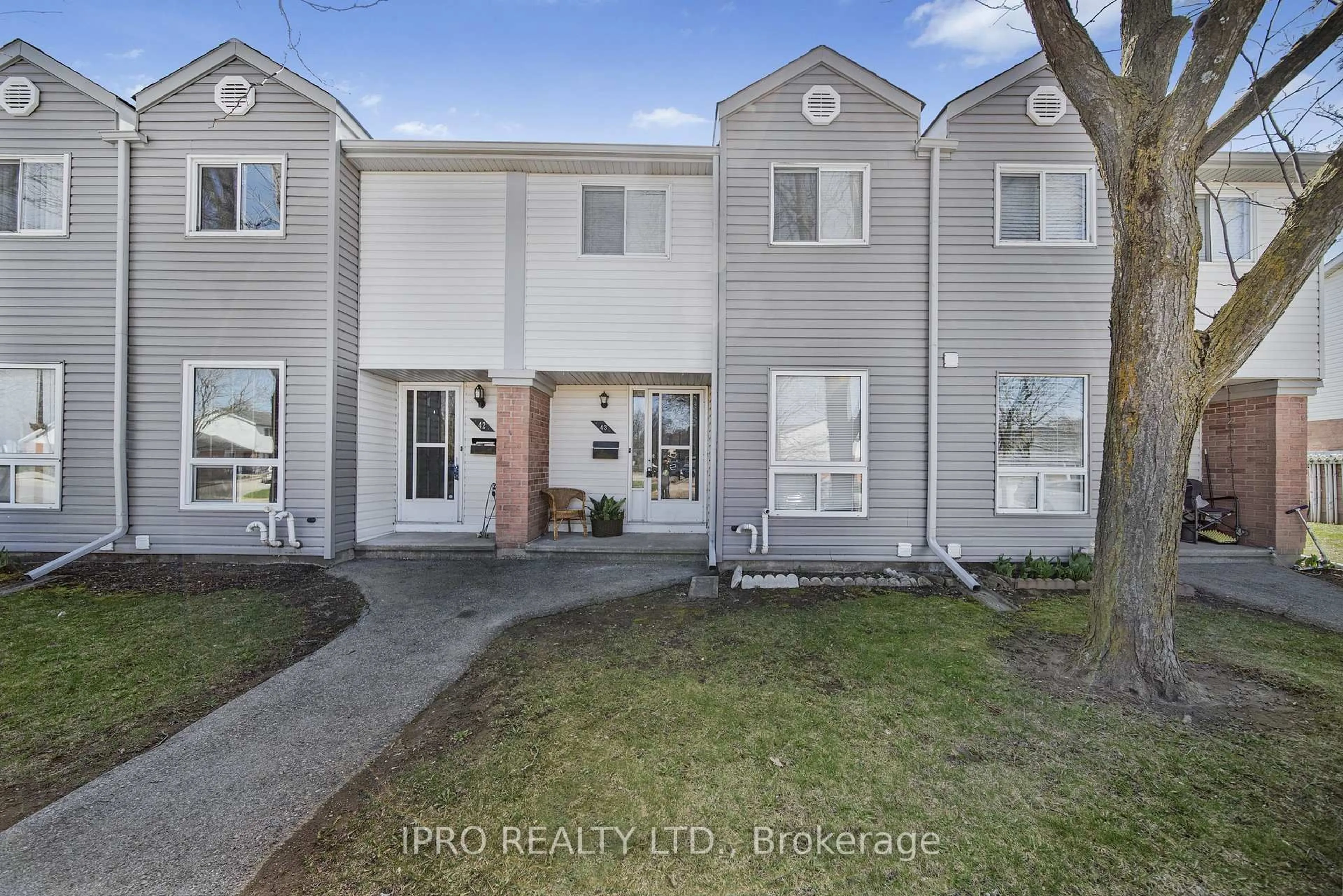 A pic from outside/outdoor area/front of a property/back of a property/a pic from drone, street for 40 Imperial Rd #43, Guelph Ontario N1H 8B4