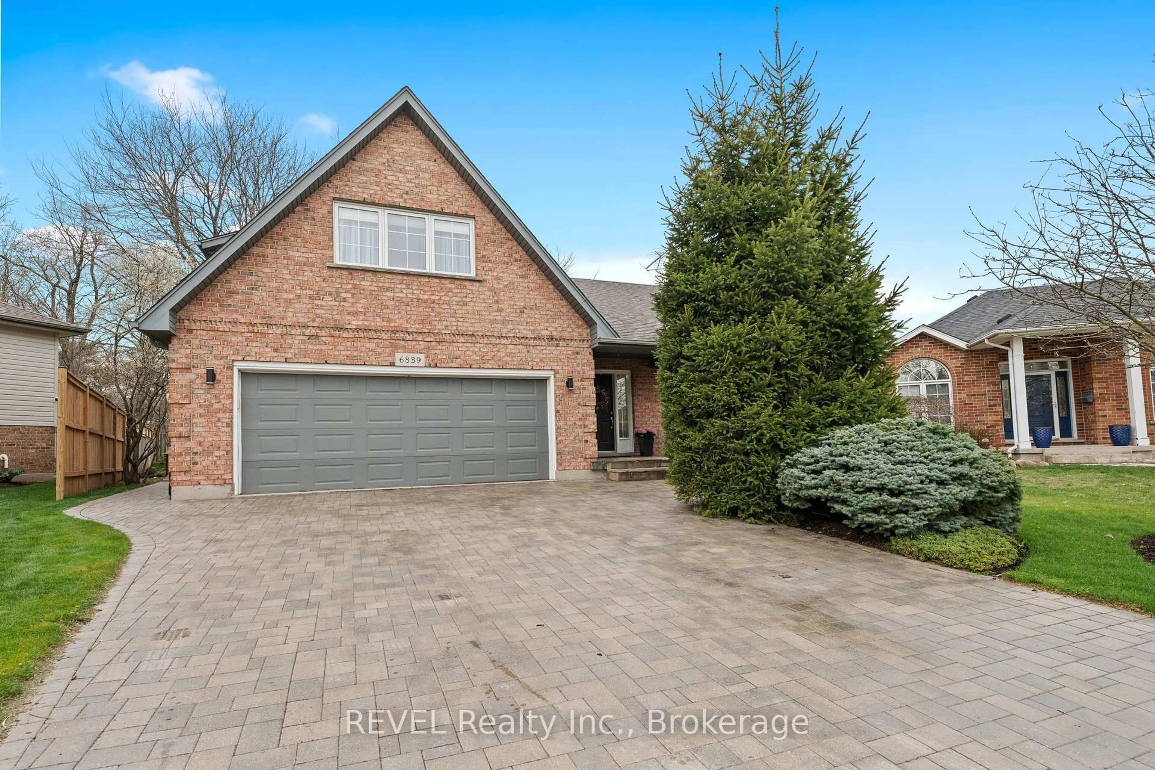 Home with brick exterior material, street for 6839 Imperial Crt, Niagara Falls Ontario L2G 7W9