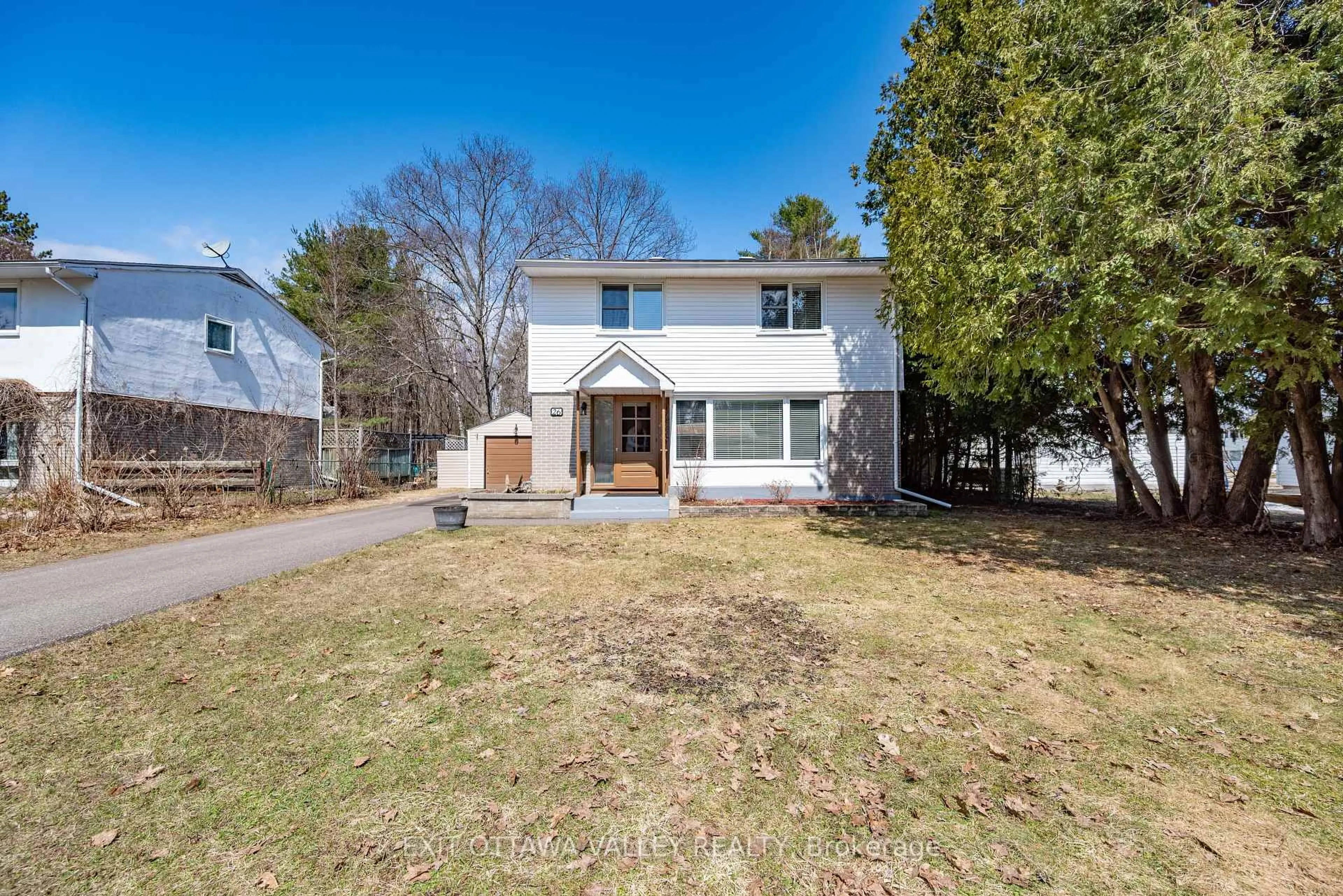 A pic from outside/outdoor area/front of a property/back of a property/a pic from drone, street for 26 Frontenac Cres, Deep River Ontario K0J 1P0