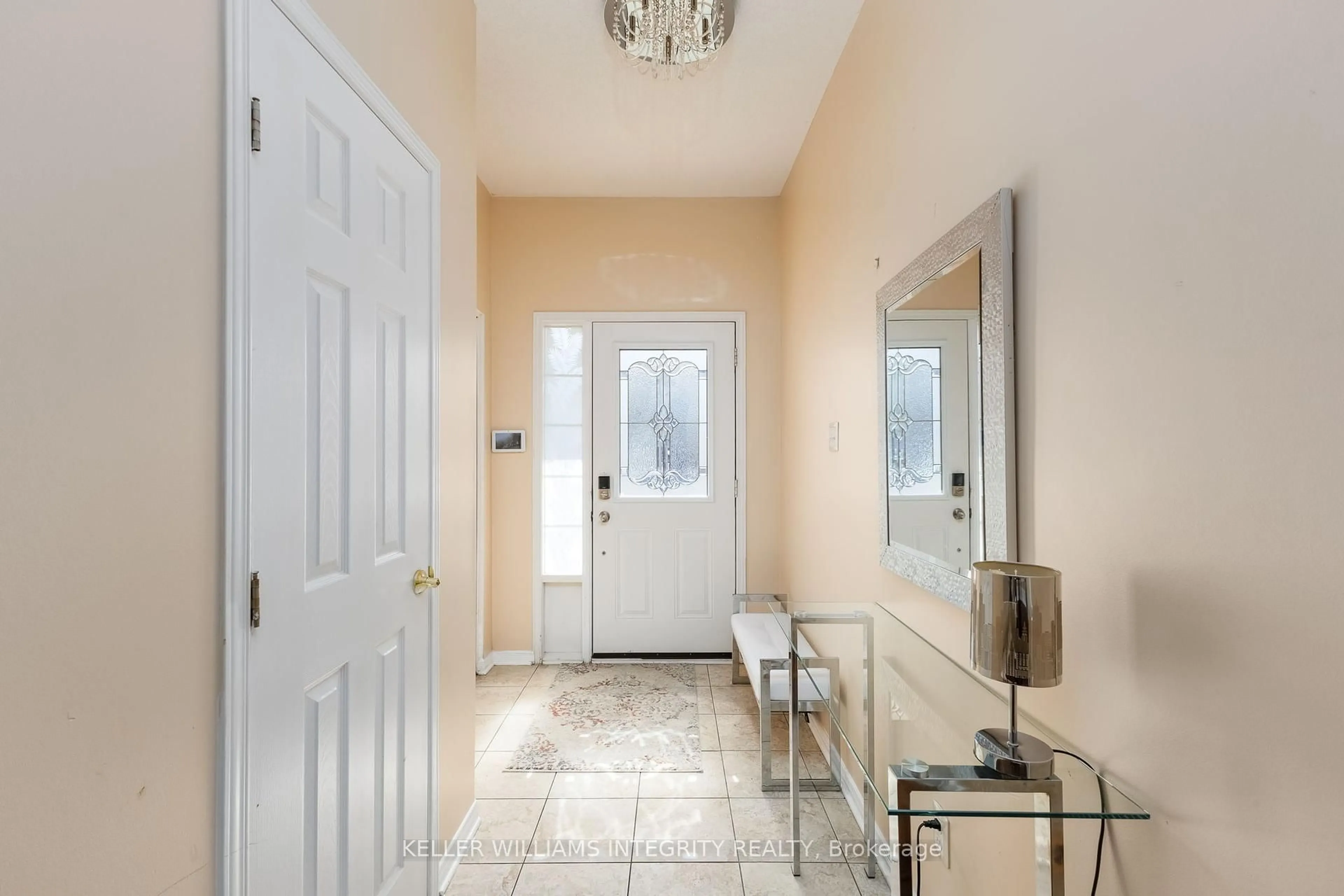 Indoor entryway for 336 Rolling Meadow Cres, Ottawa Ontario K1W 0A7