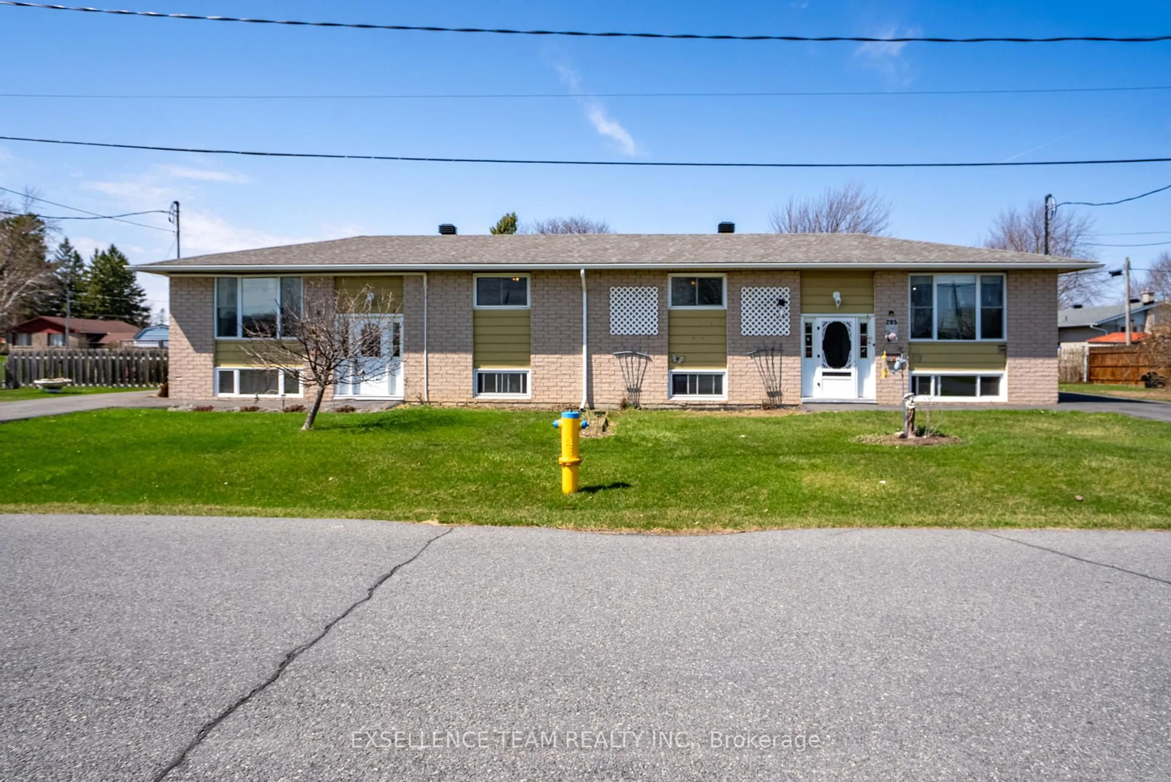 A pic from outside/outdoor area/front of a property/back of a property/a pic from drone, street for 203-205 Martine St, Cornwall Ontario K6H 5X1