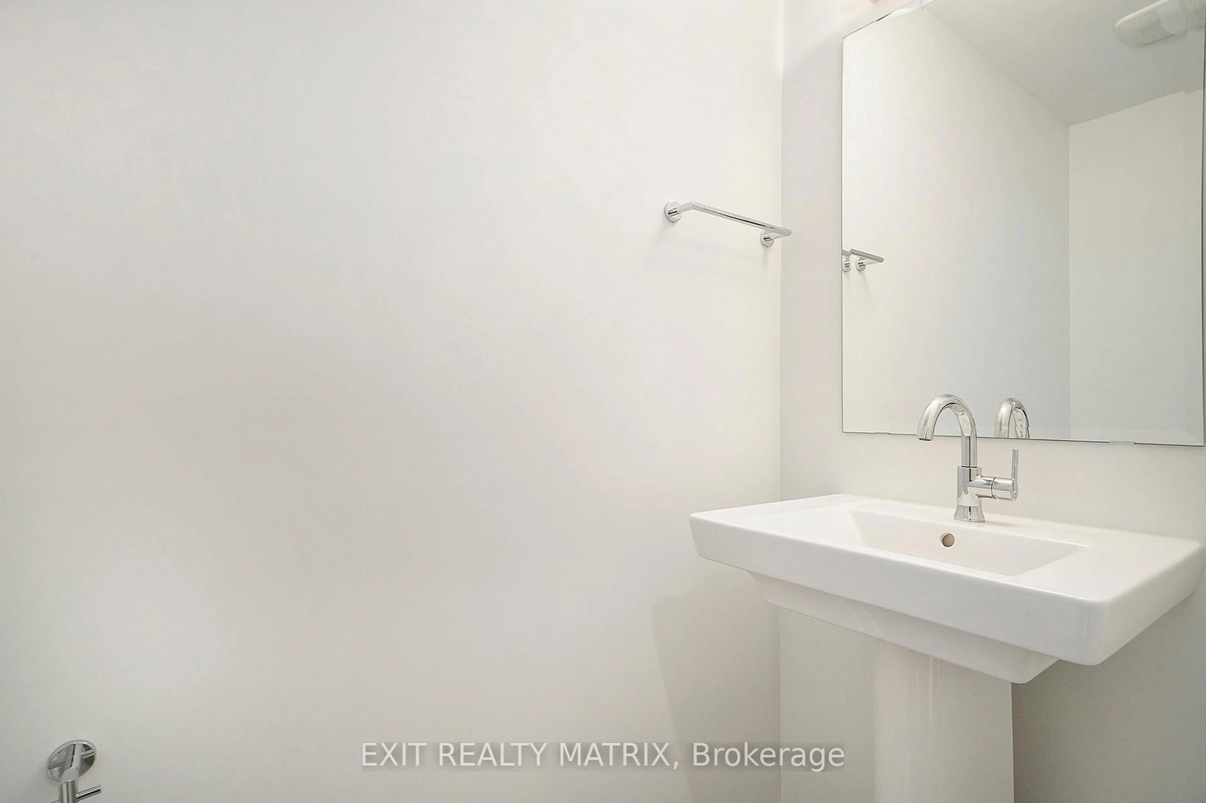 A pic of a room for 951 Cologne St, Russell Ontario K0A 1W0