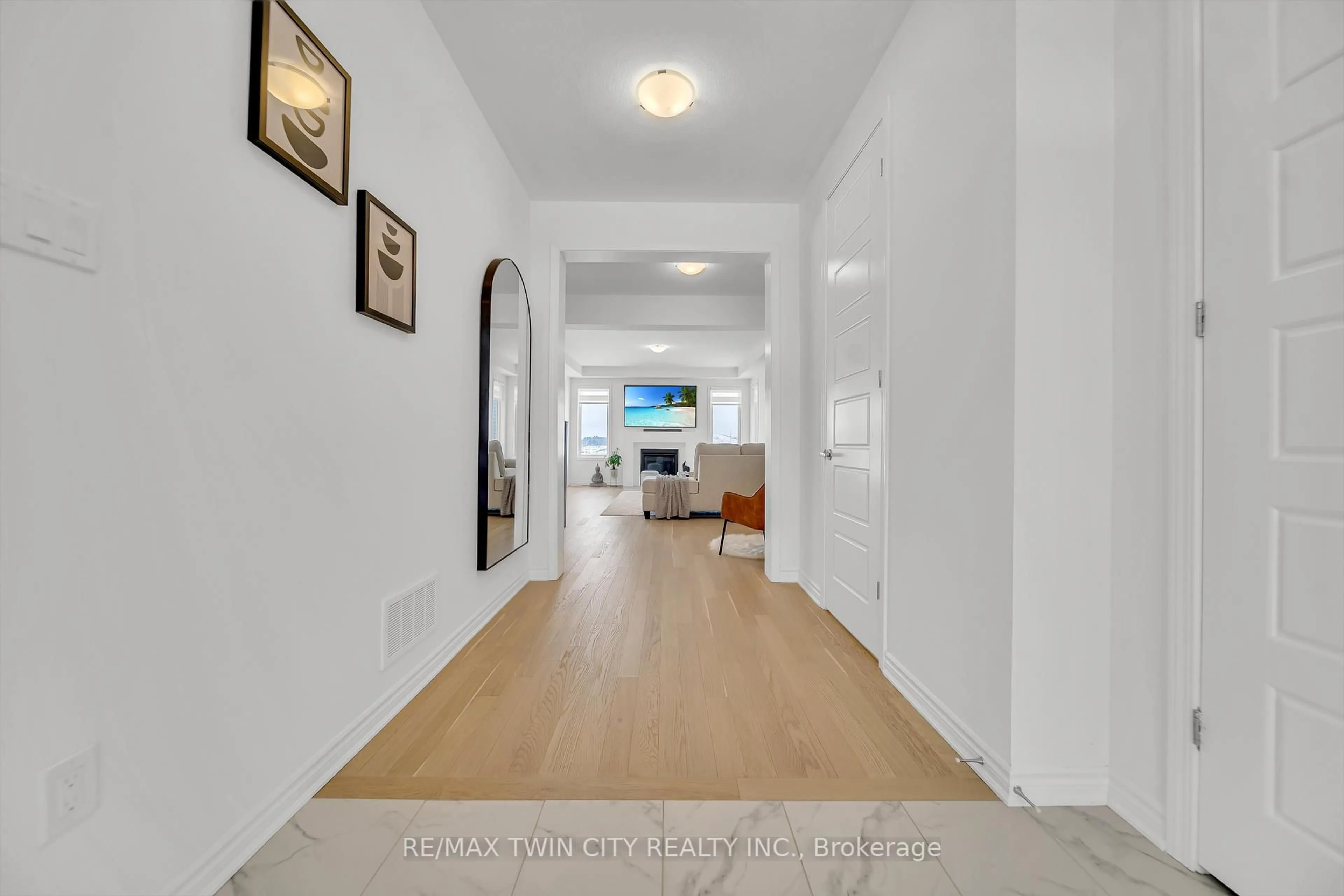 Indoor foyer for 23 Sitler St, Kitchener Ontario N2R 0T2