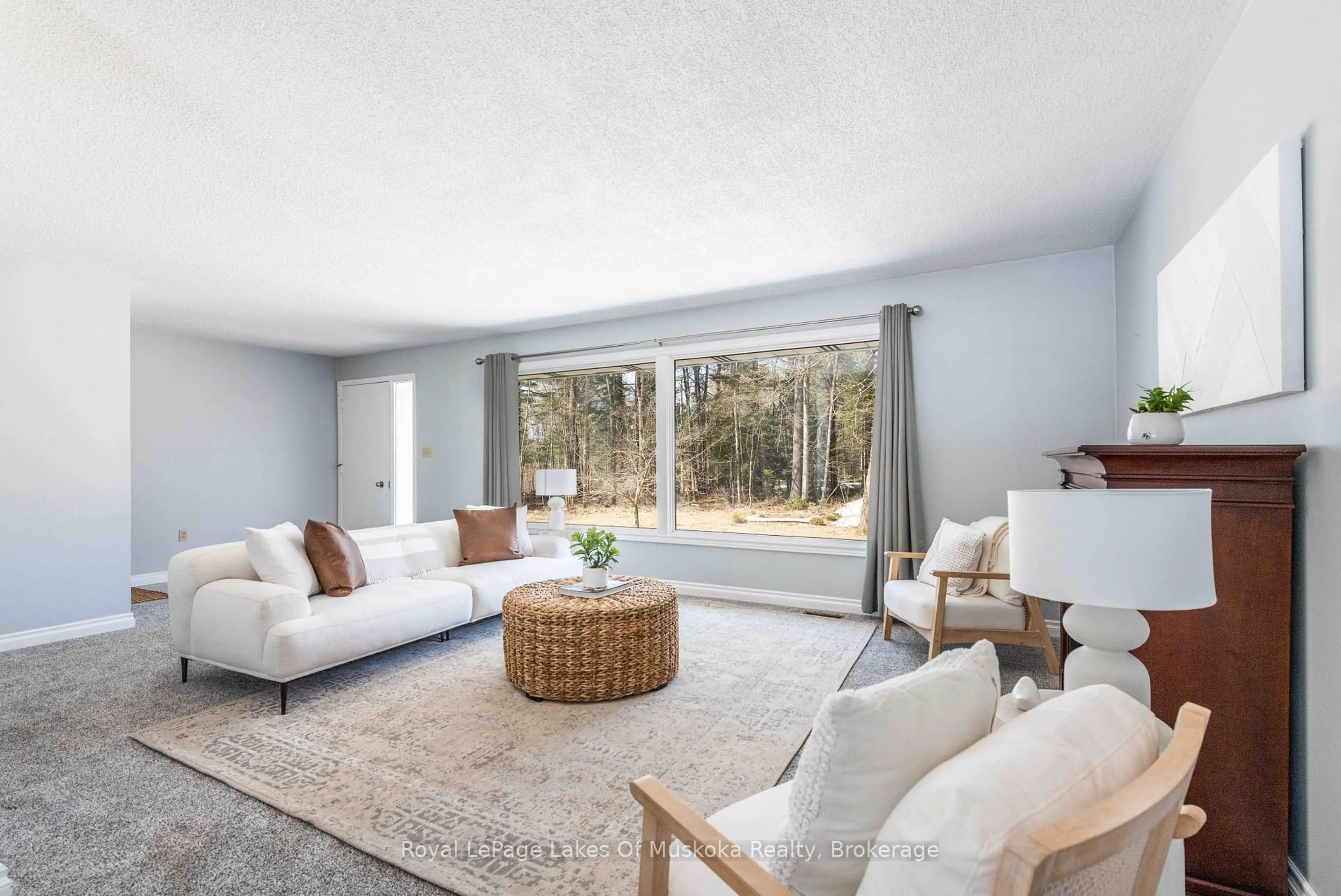 Living room with furniture, unknown for 873 Muskoka 3 Rd, Huntsville Ontario P1H 1E2