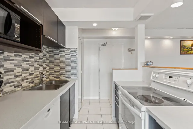Additional property image - 851 Queenston Rd Unit 105