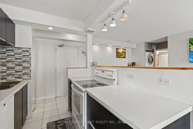 Additional property image - 851 Queenston Rd Unit 105