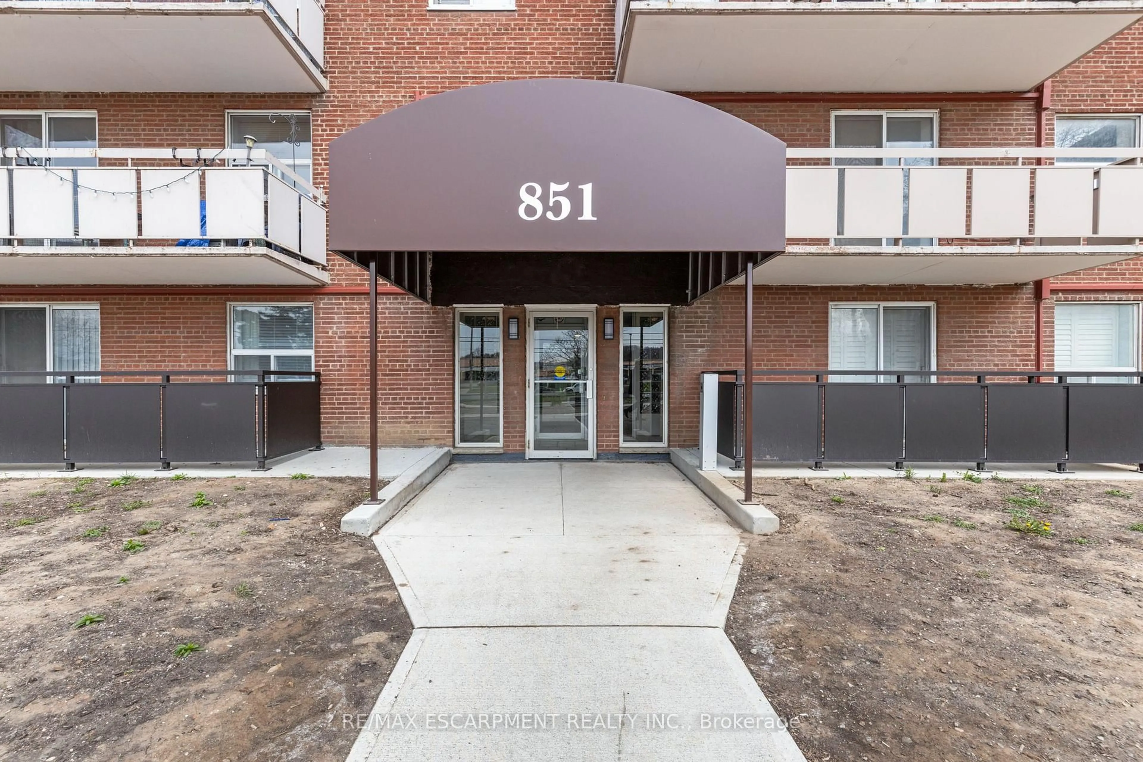Unknown for 851 Queenston Rd #105, Hamilton Ontario L8G 1B4