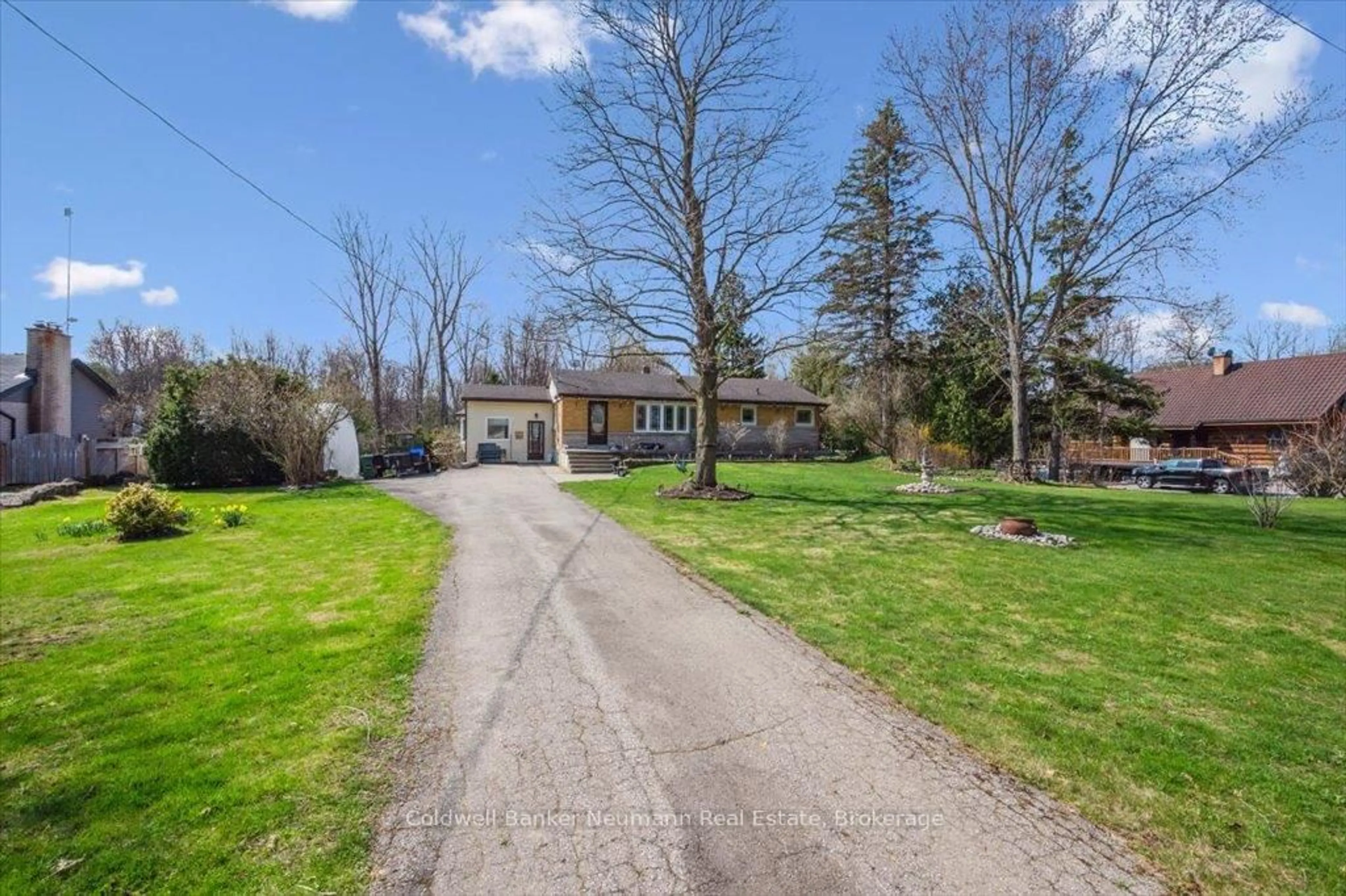 A pic from outside/outdoor area/front of a property/back of a property/a pic from drone, street for 1918 Regional 97 Rd, Hamilton Ontario N1R 5S7