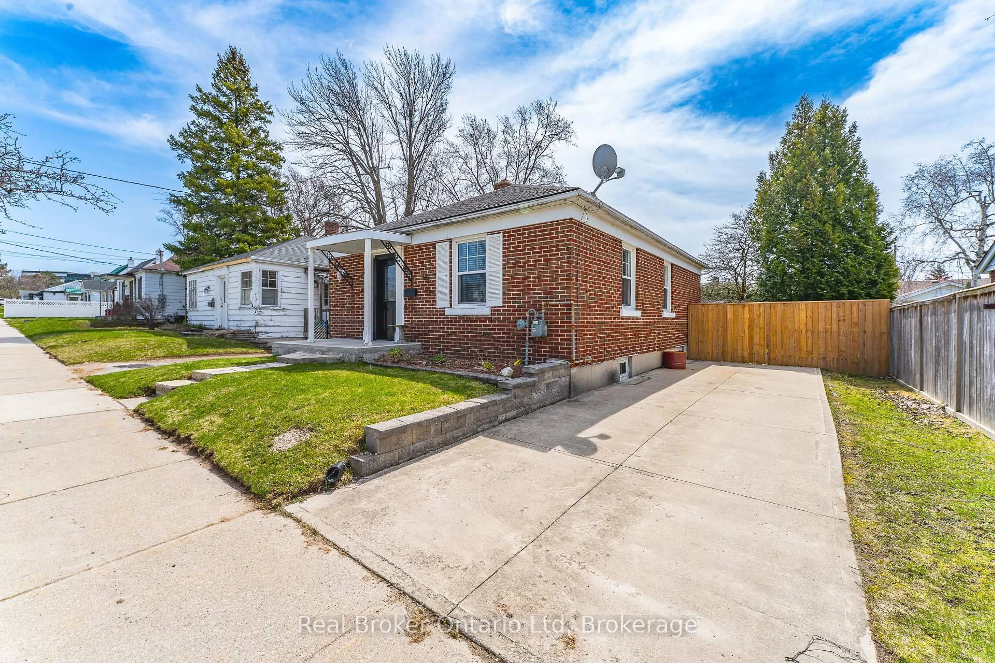 Home with brick exterior material, street for 741 6th St, Owen Sound Ontario N4K 1G6