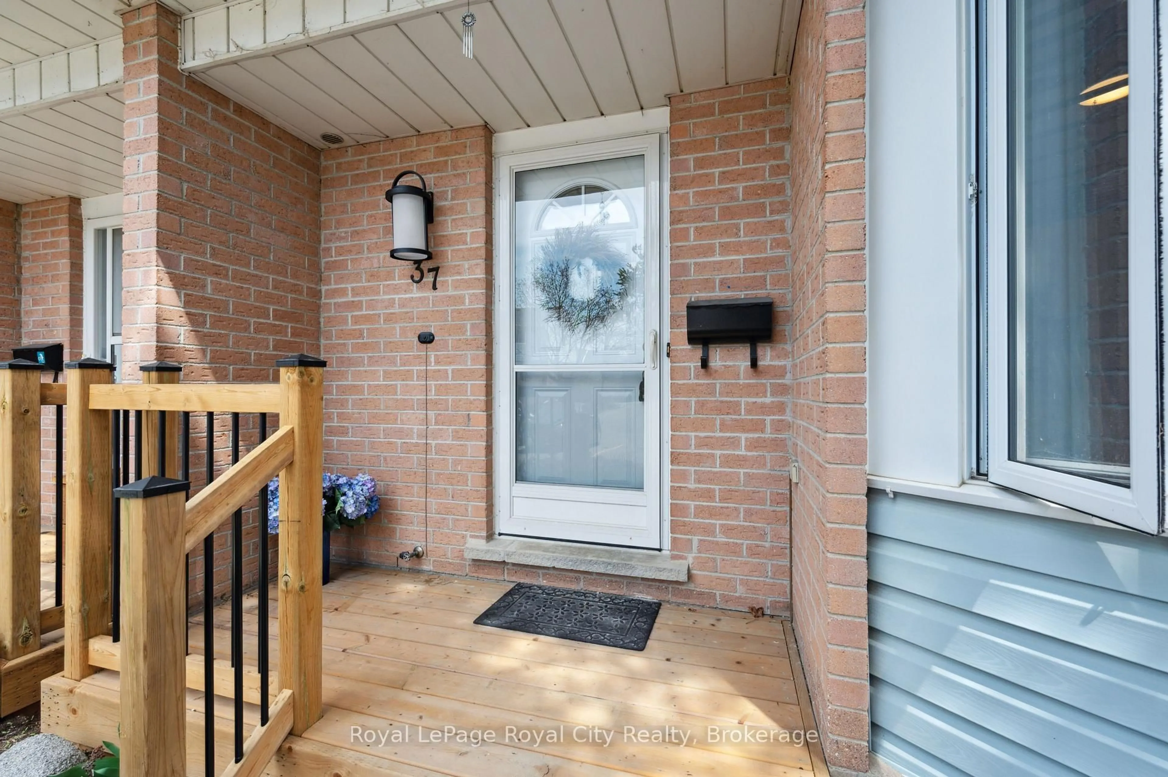 Indoor entryway for 80 Ferman Dr #37, Guelph Ontario N1H 8B3