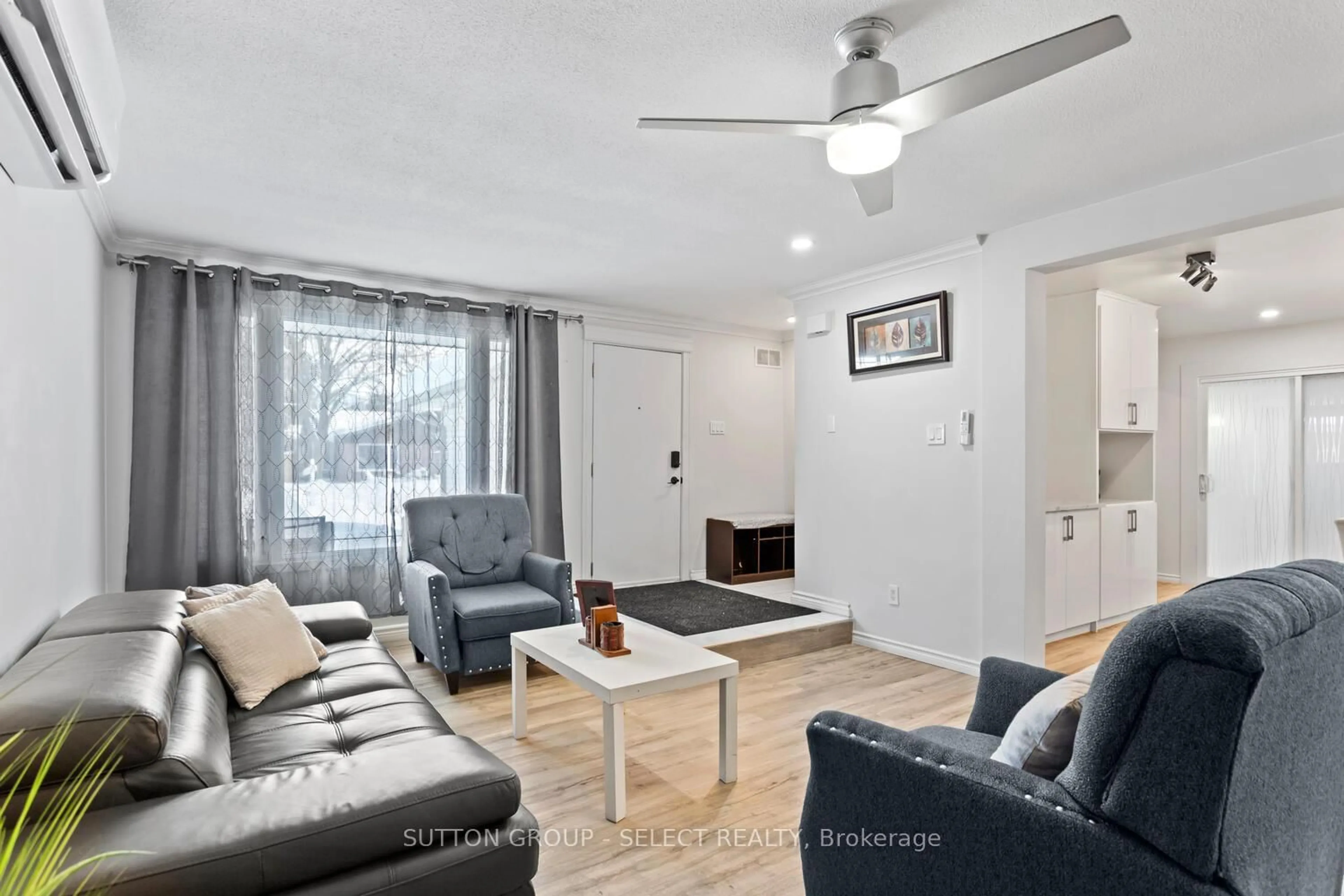 Living room with furniture, unknown for 25 Cottonwood Cres, London North Ontario N6G 2Y7