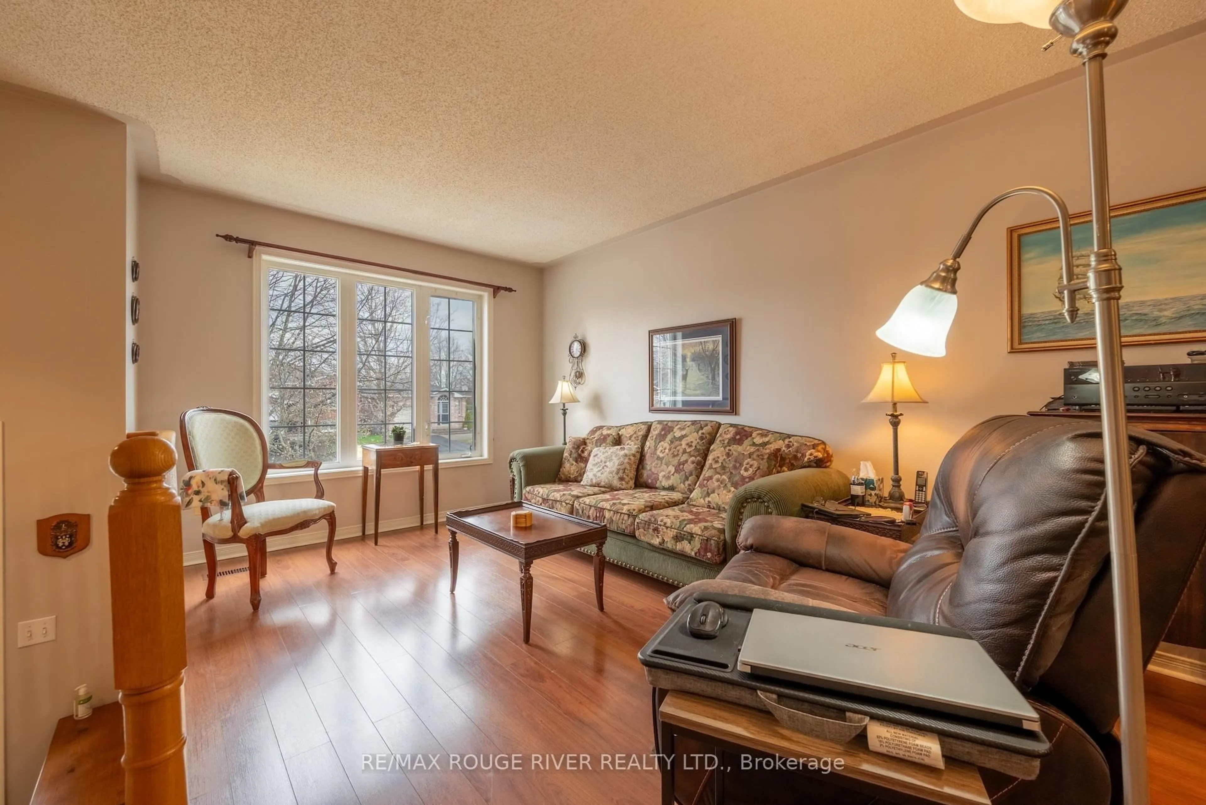 Living room with furniture, wood/laminate floor for 523 Wilson Rd, Cobourg Ontario K9A 5P7
