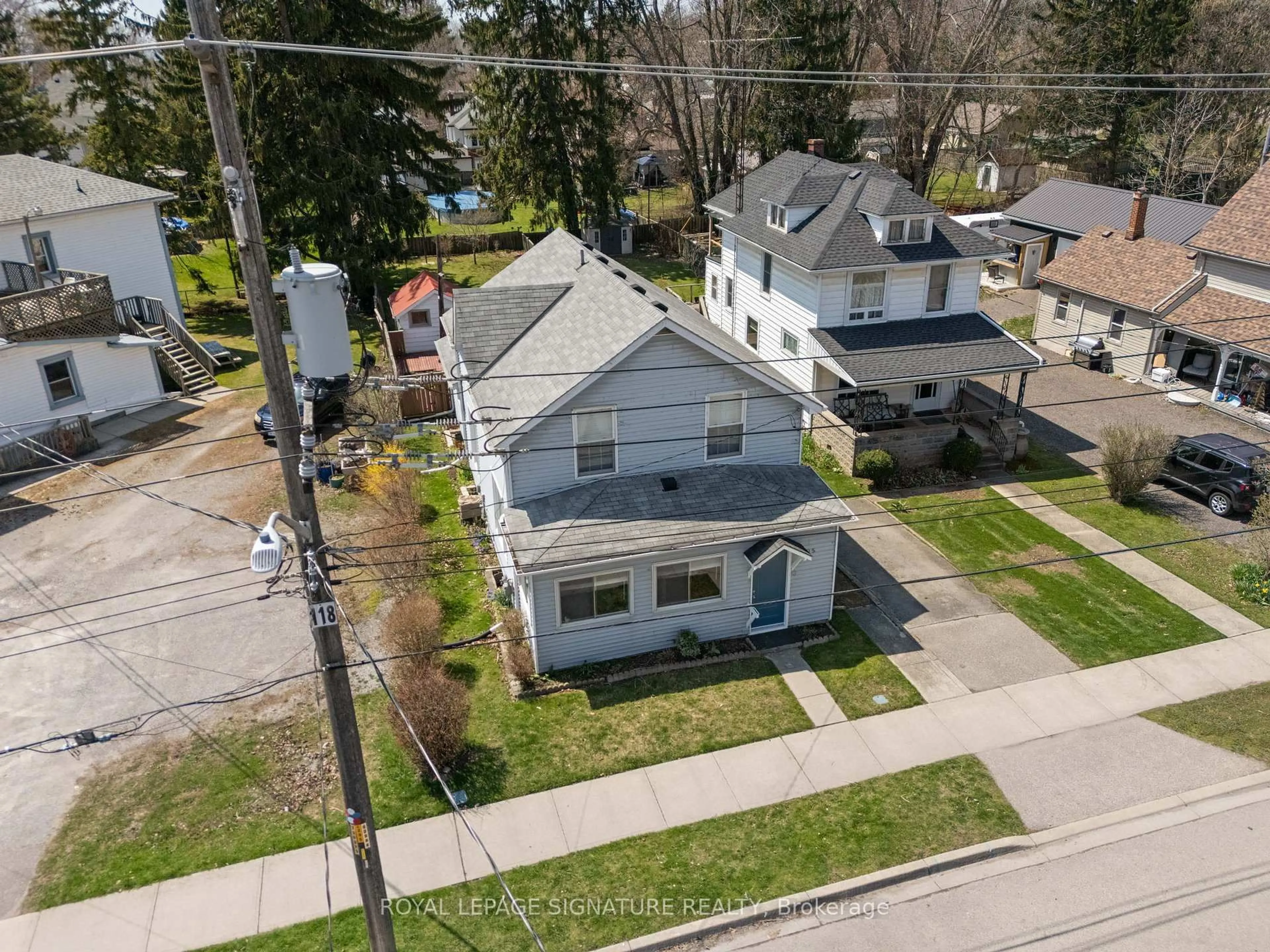 A pic from outside/outdoor area/front of a property/back of a property/a pic from drone, street for 405 St George St, Norfolk Ontario N0A 1N0