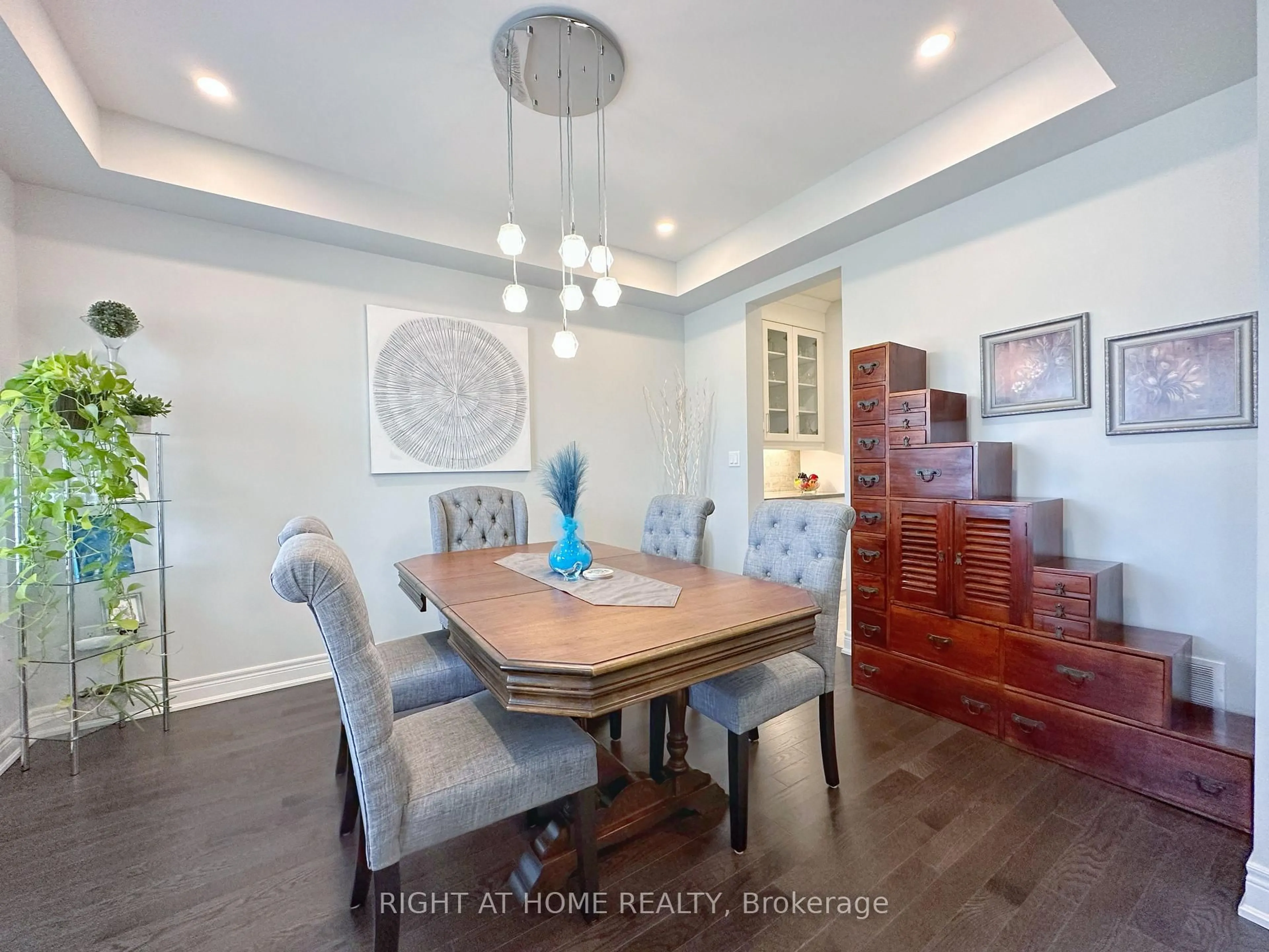 Dining room, wood/laminate floor for 3628 Allen Tr, Fort Erie Ontario L0S 1N0