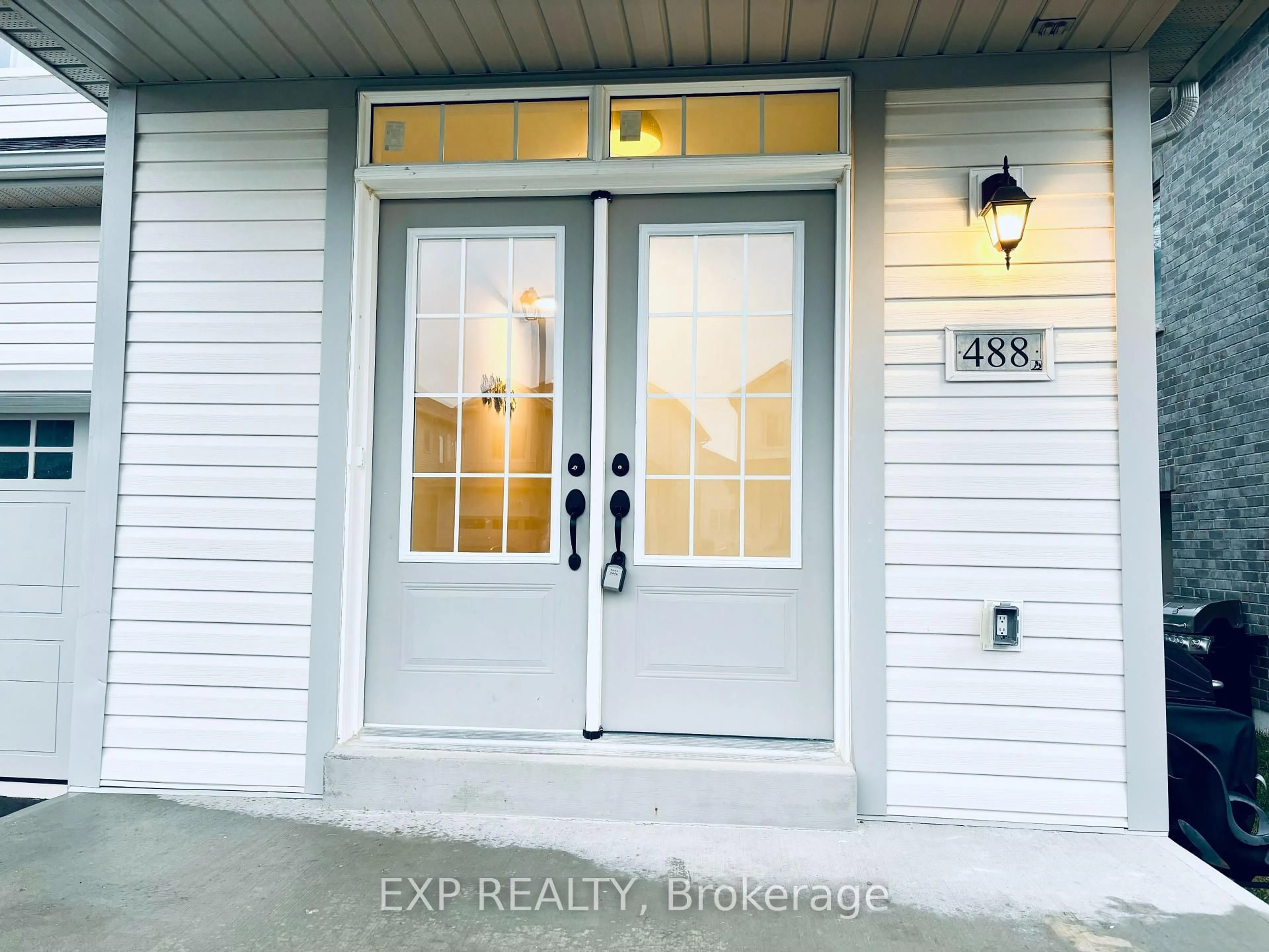 Indoor entryway for 488 Black Cherry Cres, Shelburne Ontario L9V 3Y7
